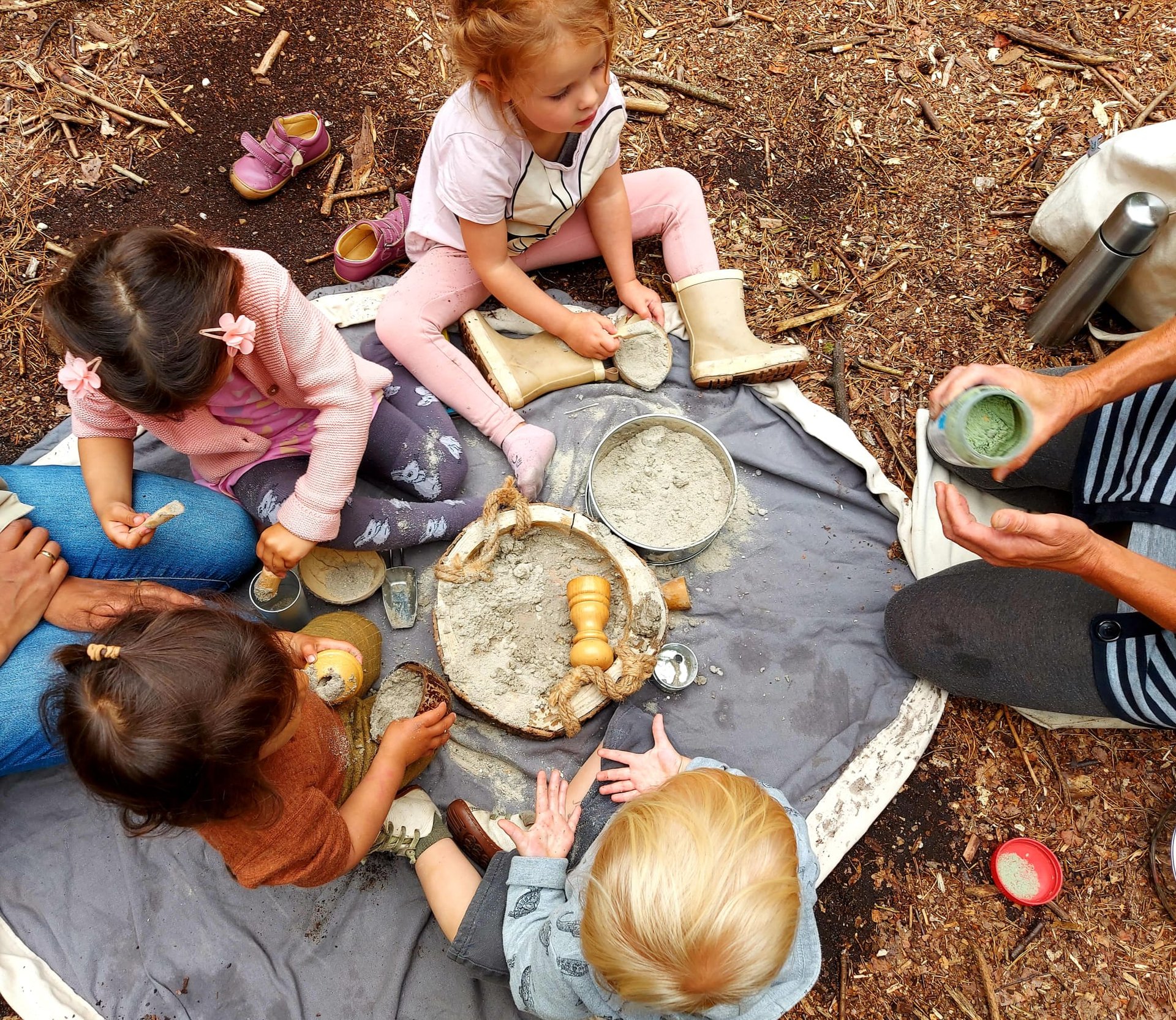 black and white bed linen
