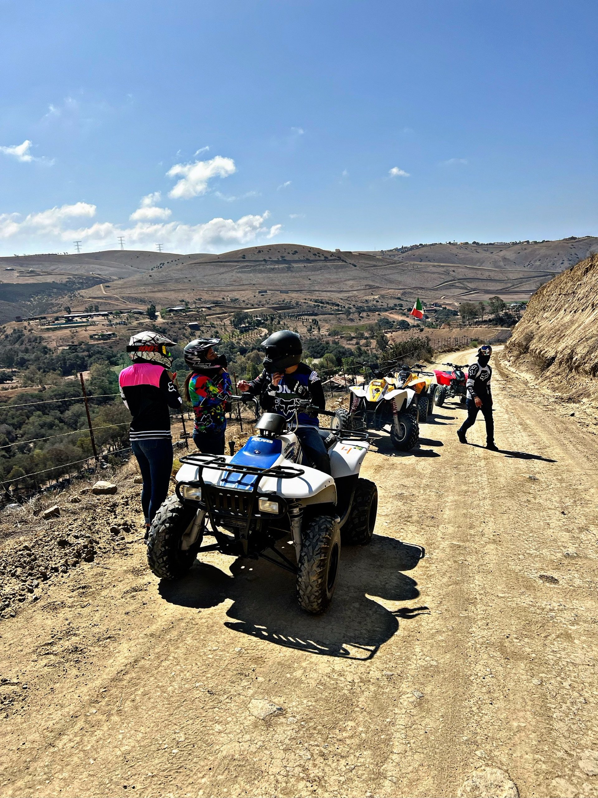 gray computer monitor