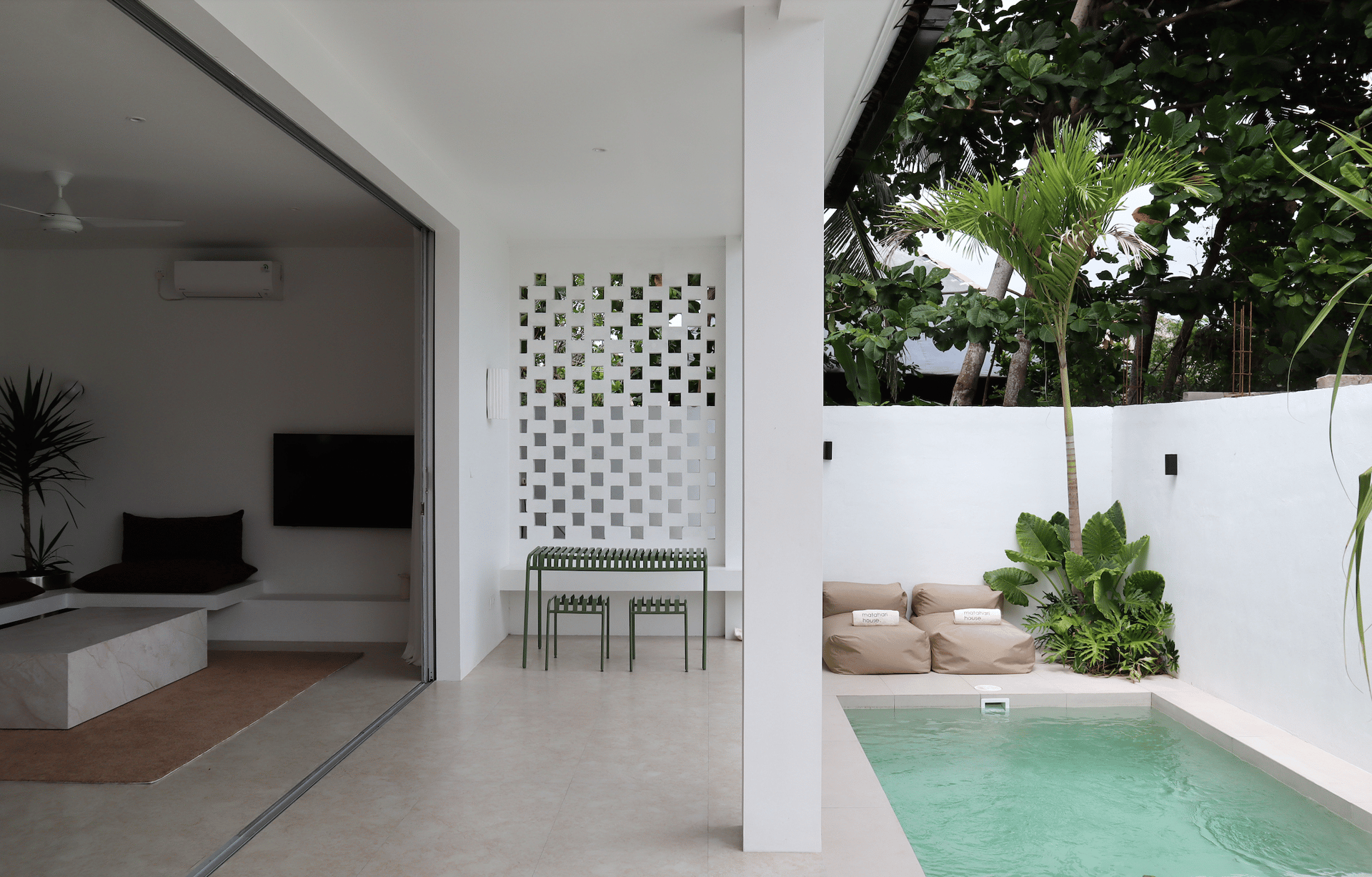 black and white bed linen