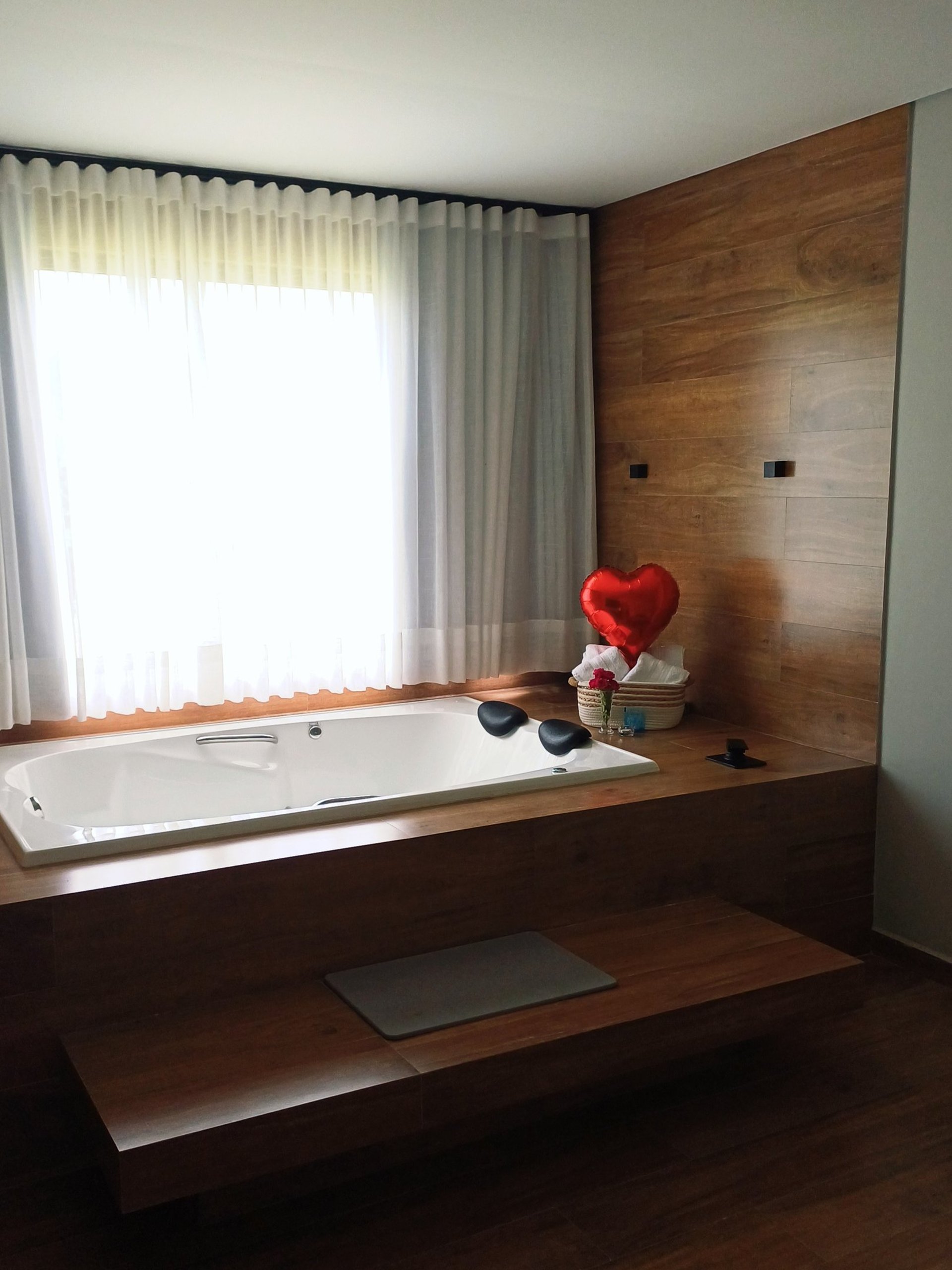 black and white bed linen