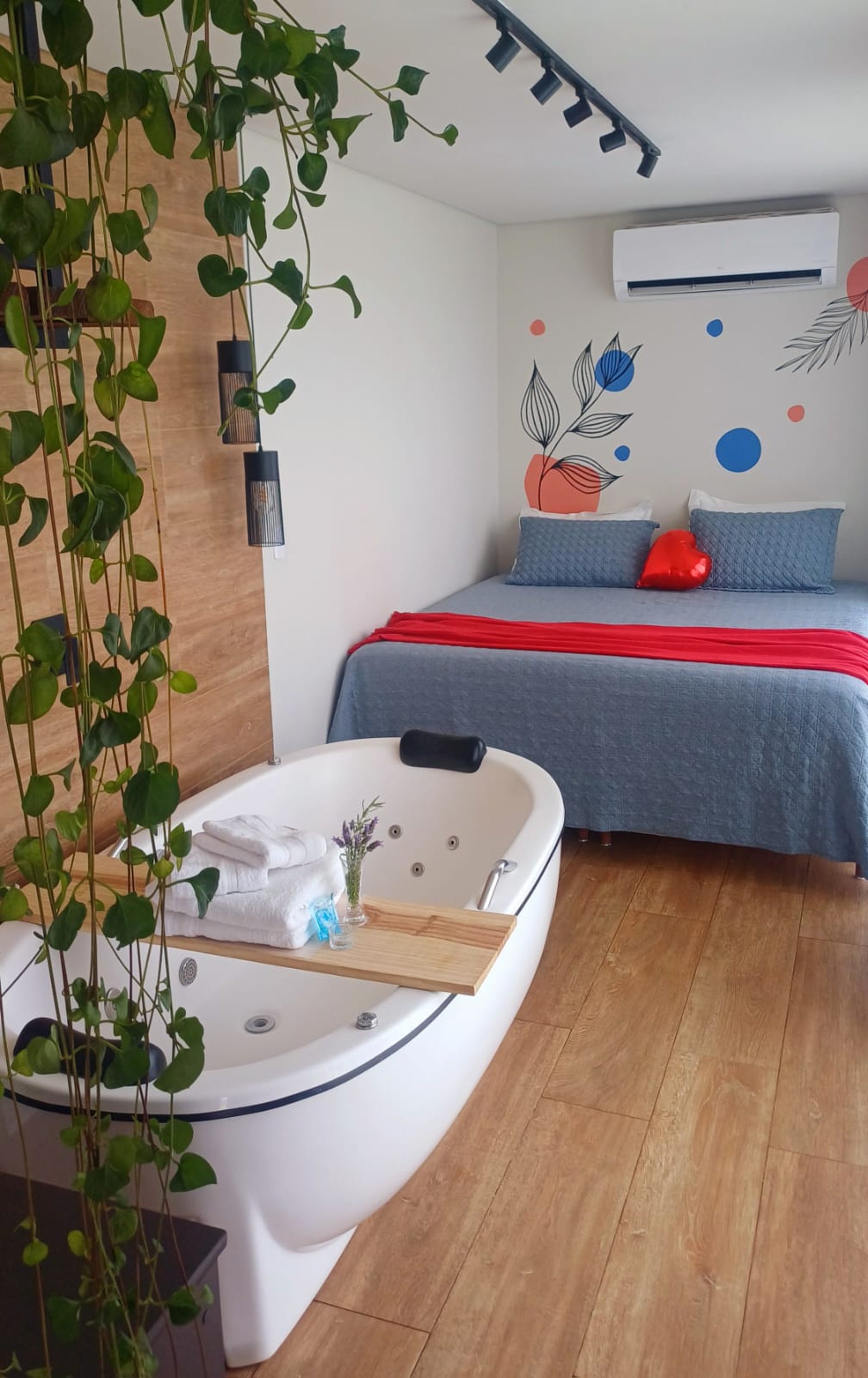 cama king com banheira de hidromassagem