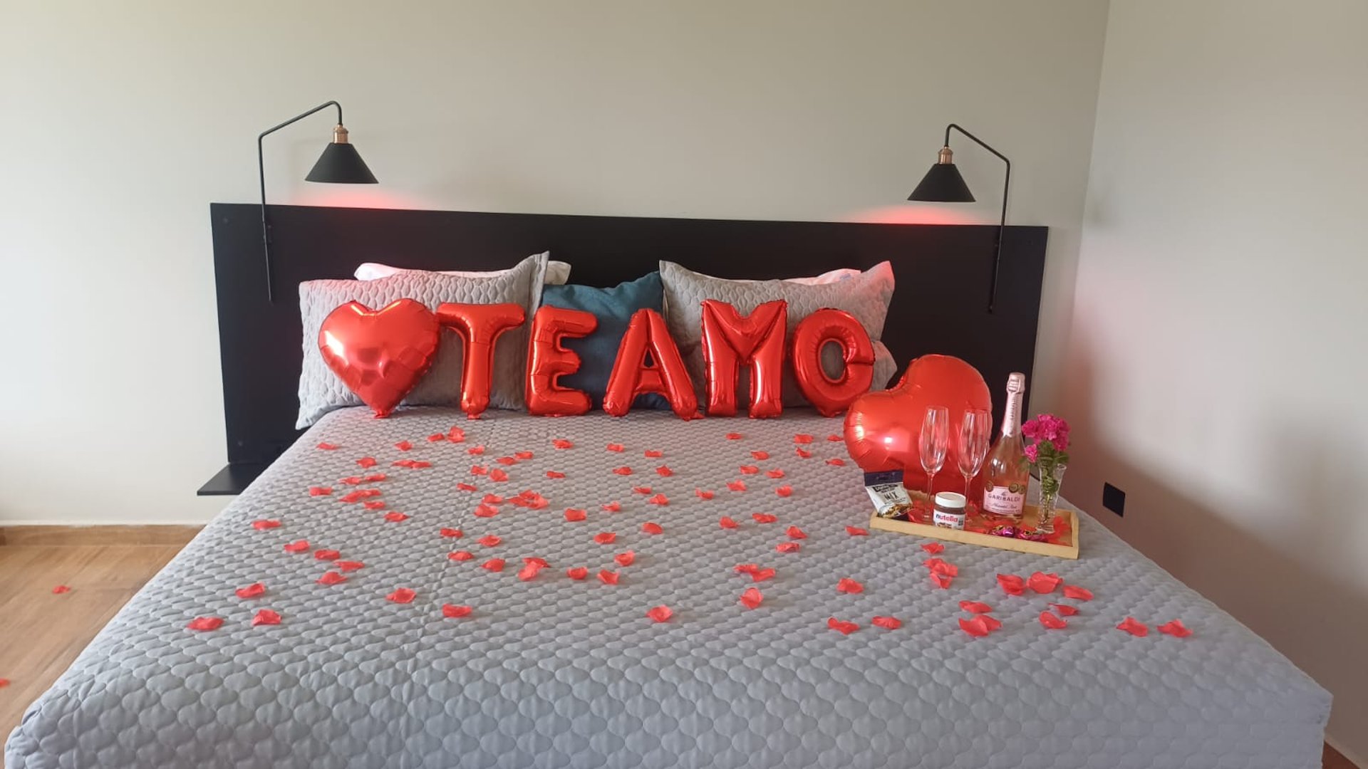 black and white bed linen