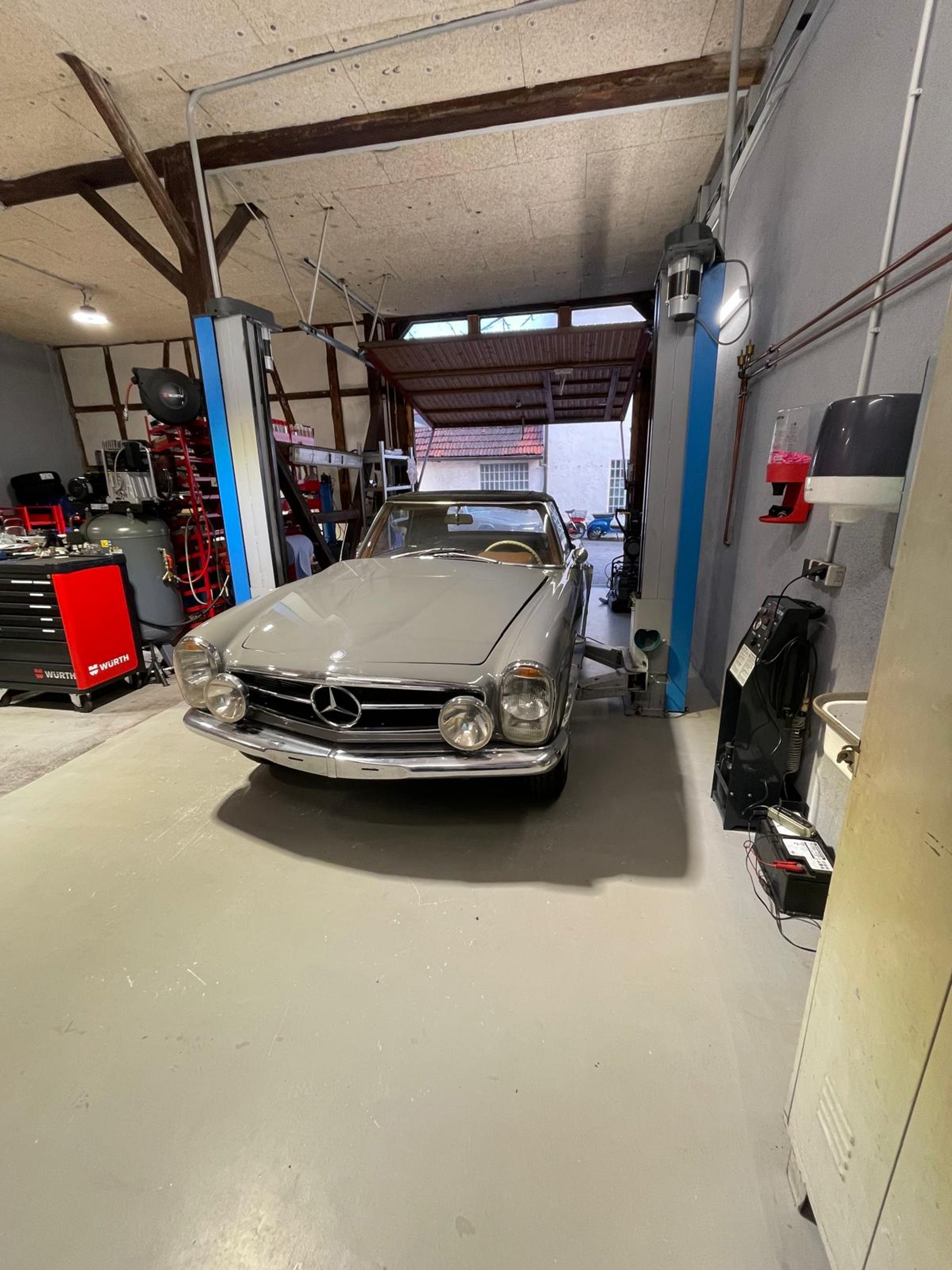 black and brown leather padded tub sofa