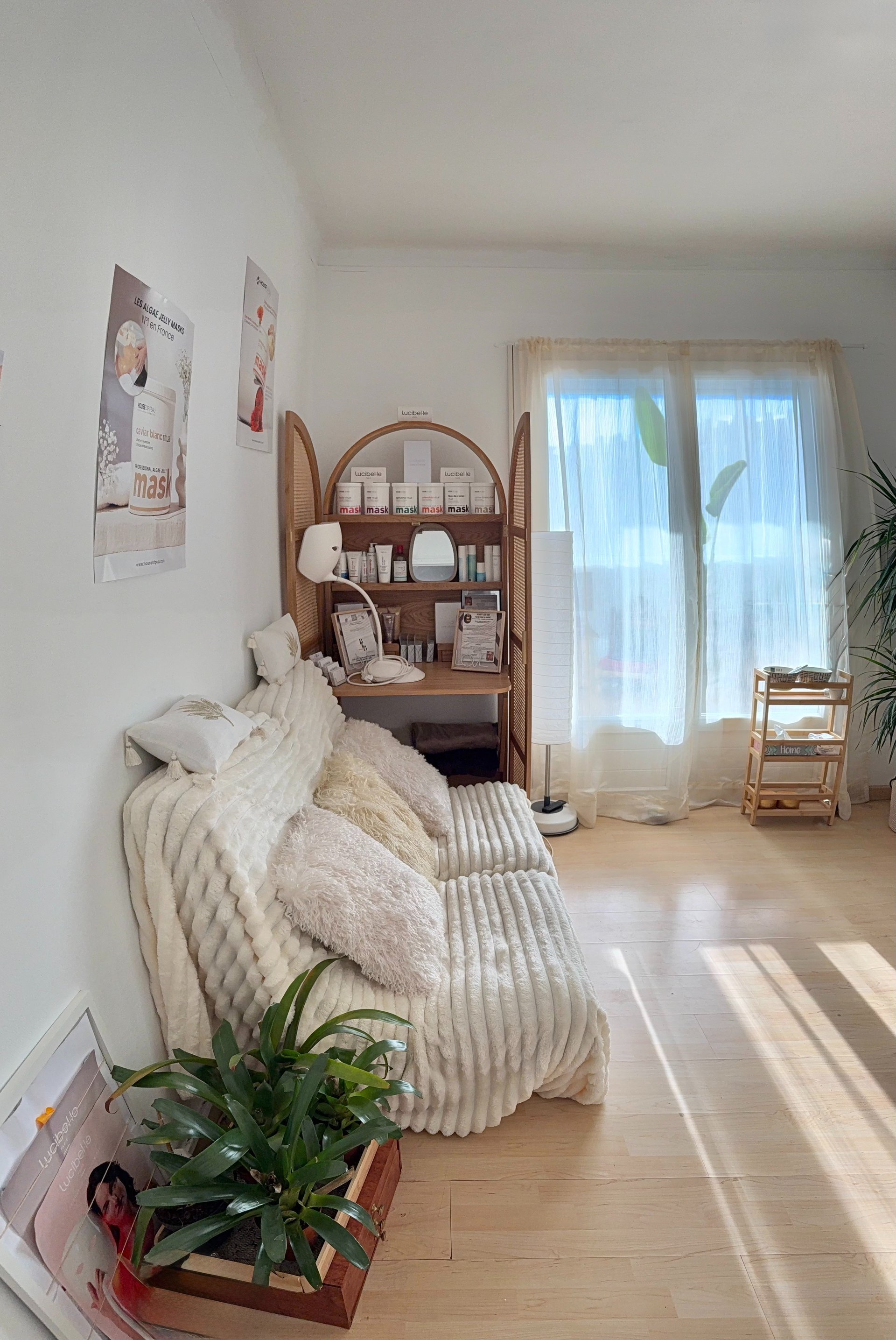 black and white bed linen