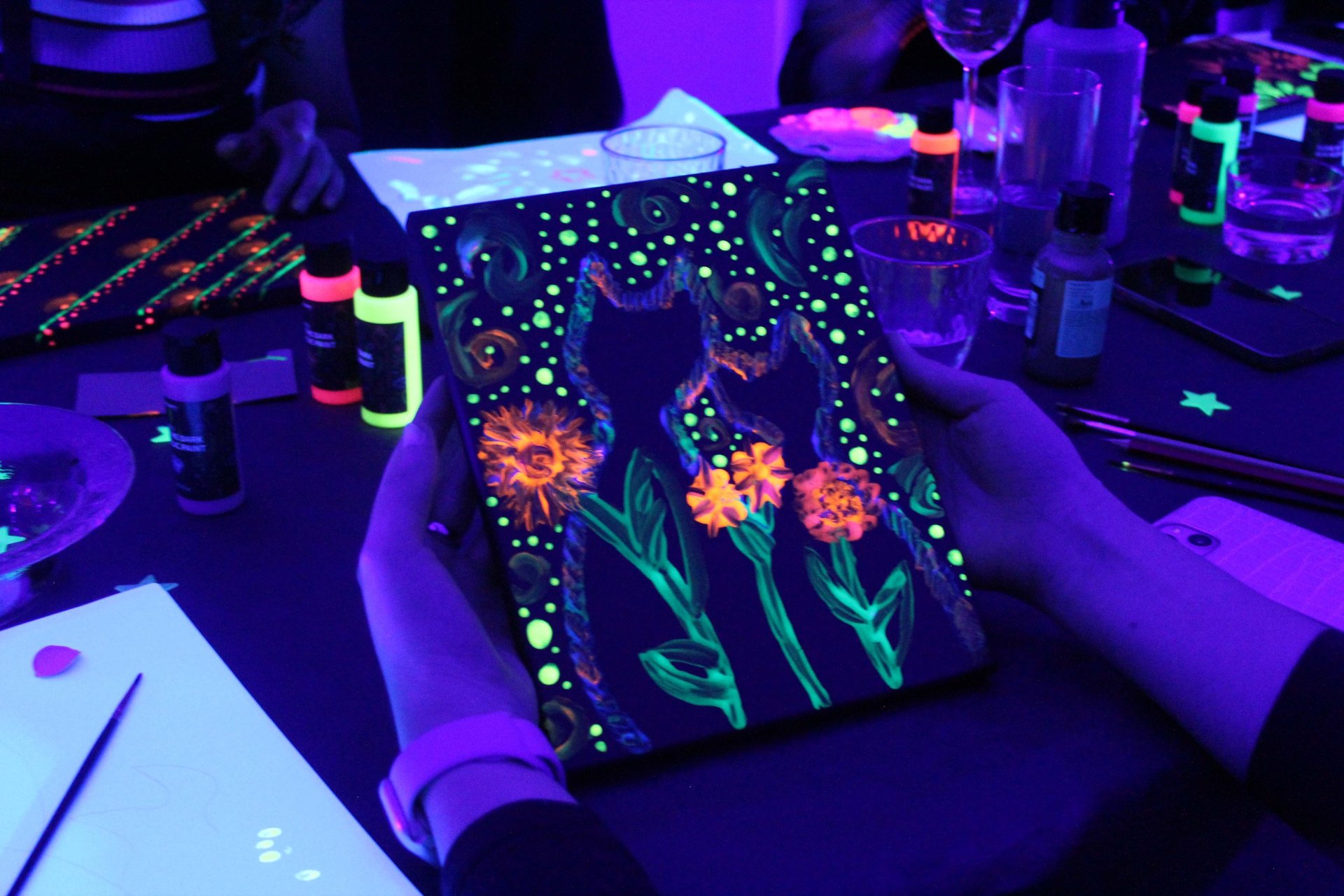 black and white bed linen