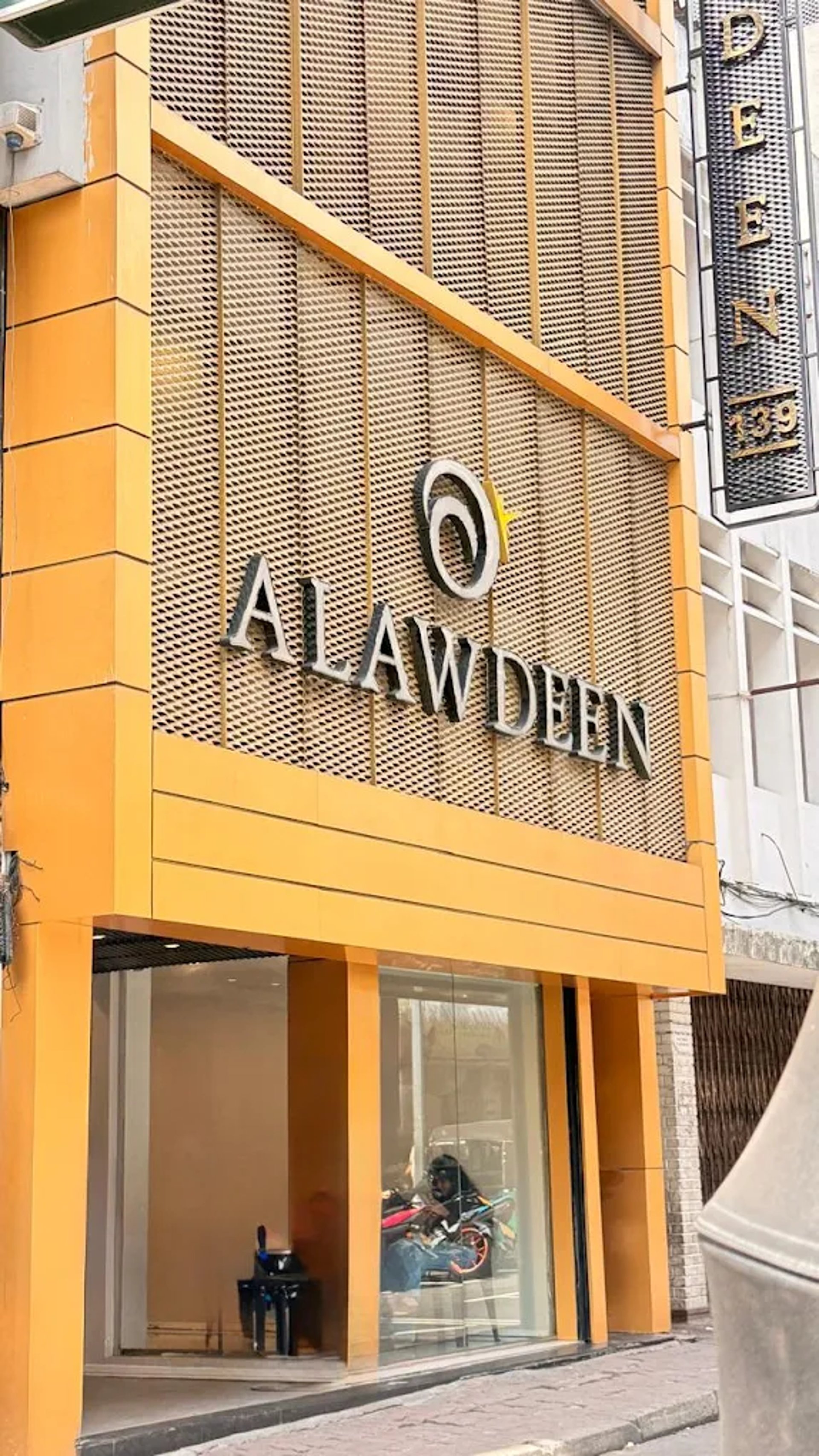 gray computer monitor