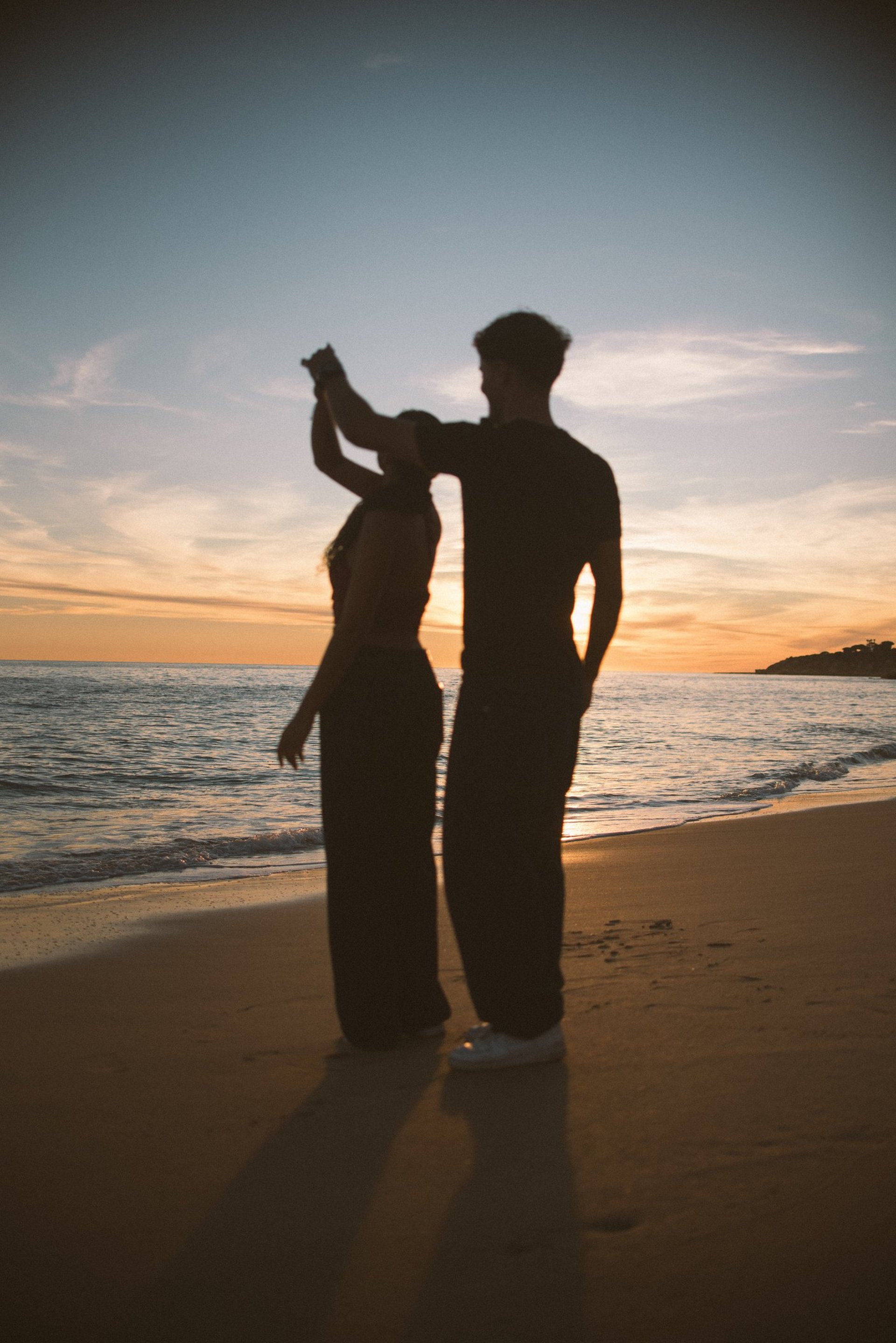 black and white bed linen