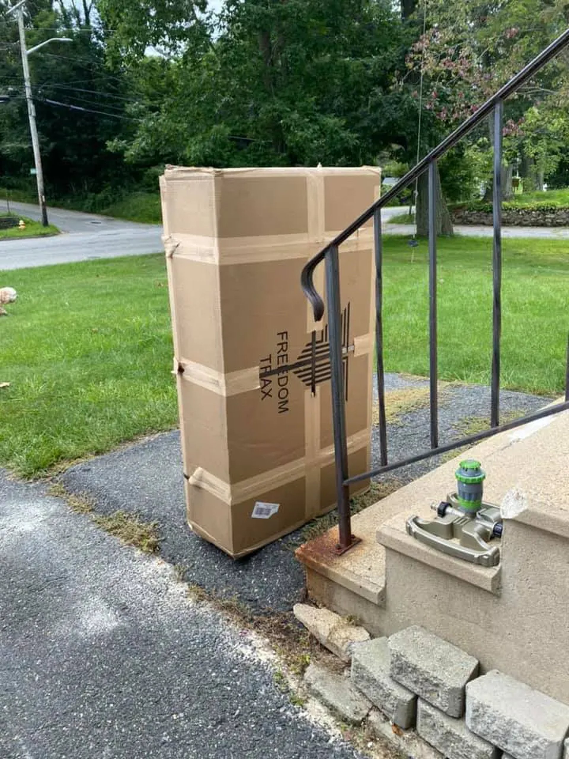 gray computer monitor