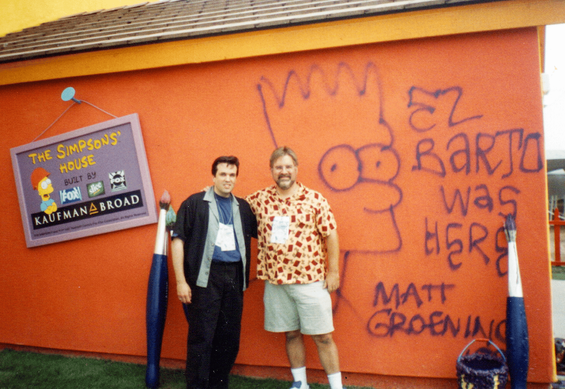 gray computer monitor