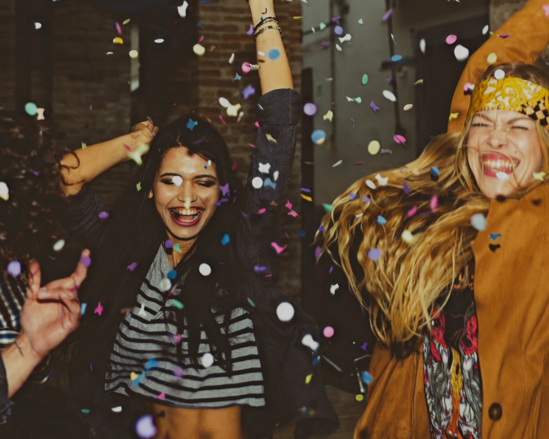 gray computer monitor