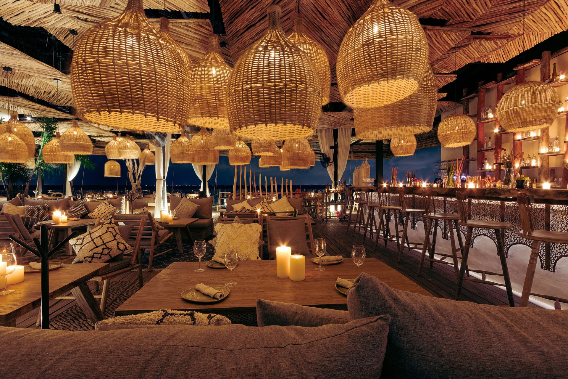 black and white bed linen