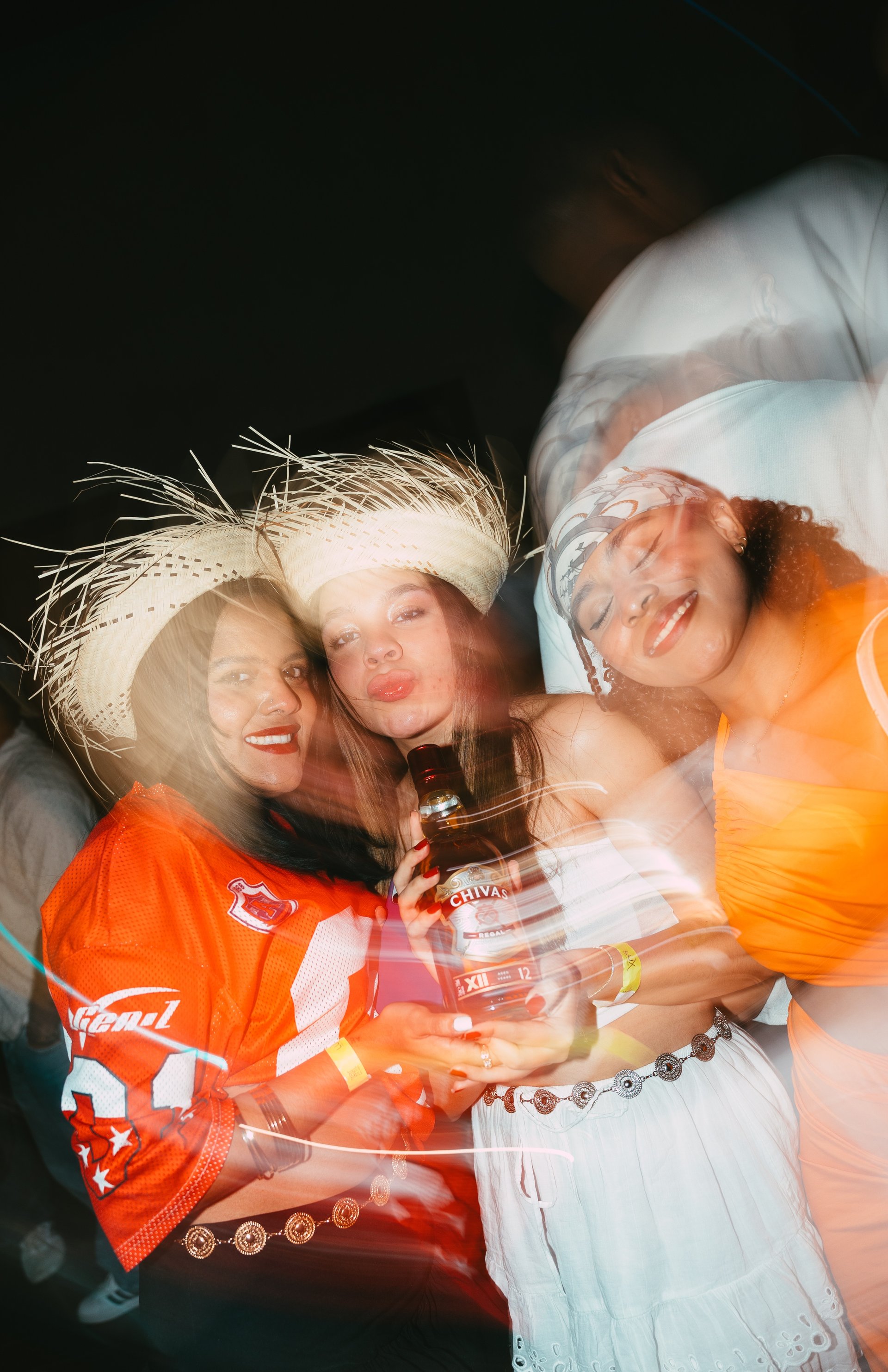 black and white bed linen