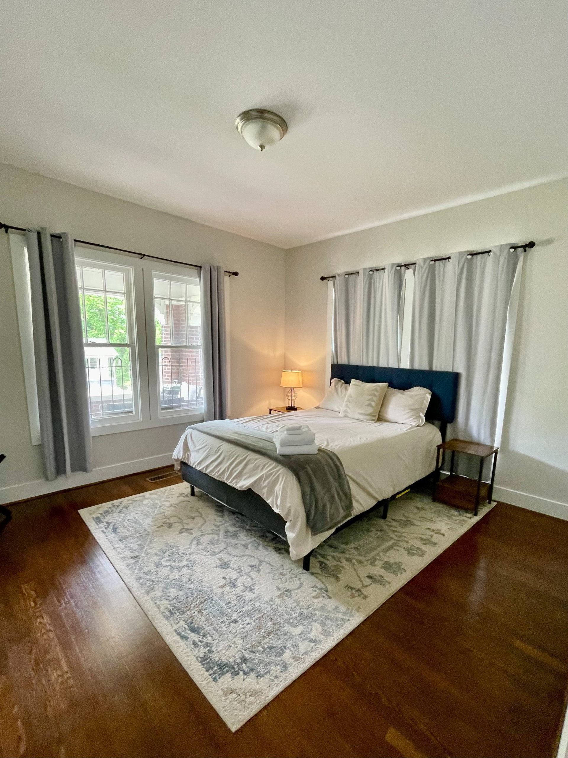black and white bed linen