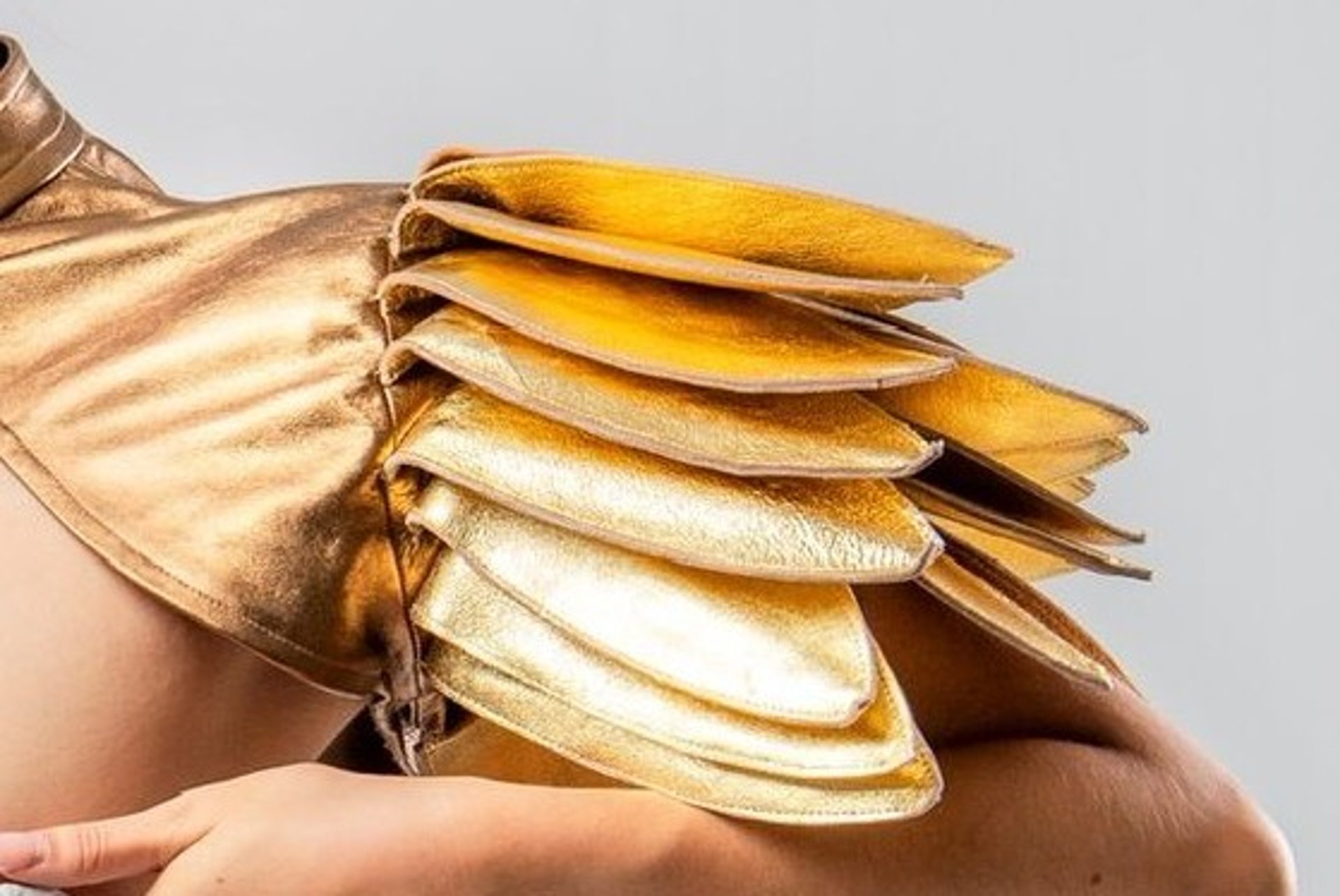 gray computer monitor