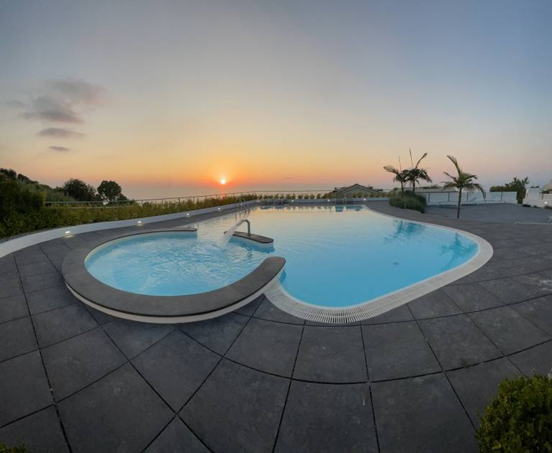 black and white bed linen