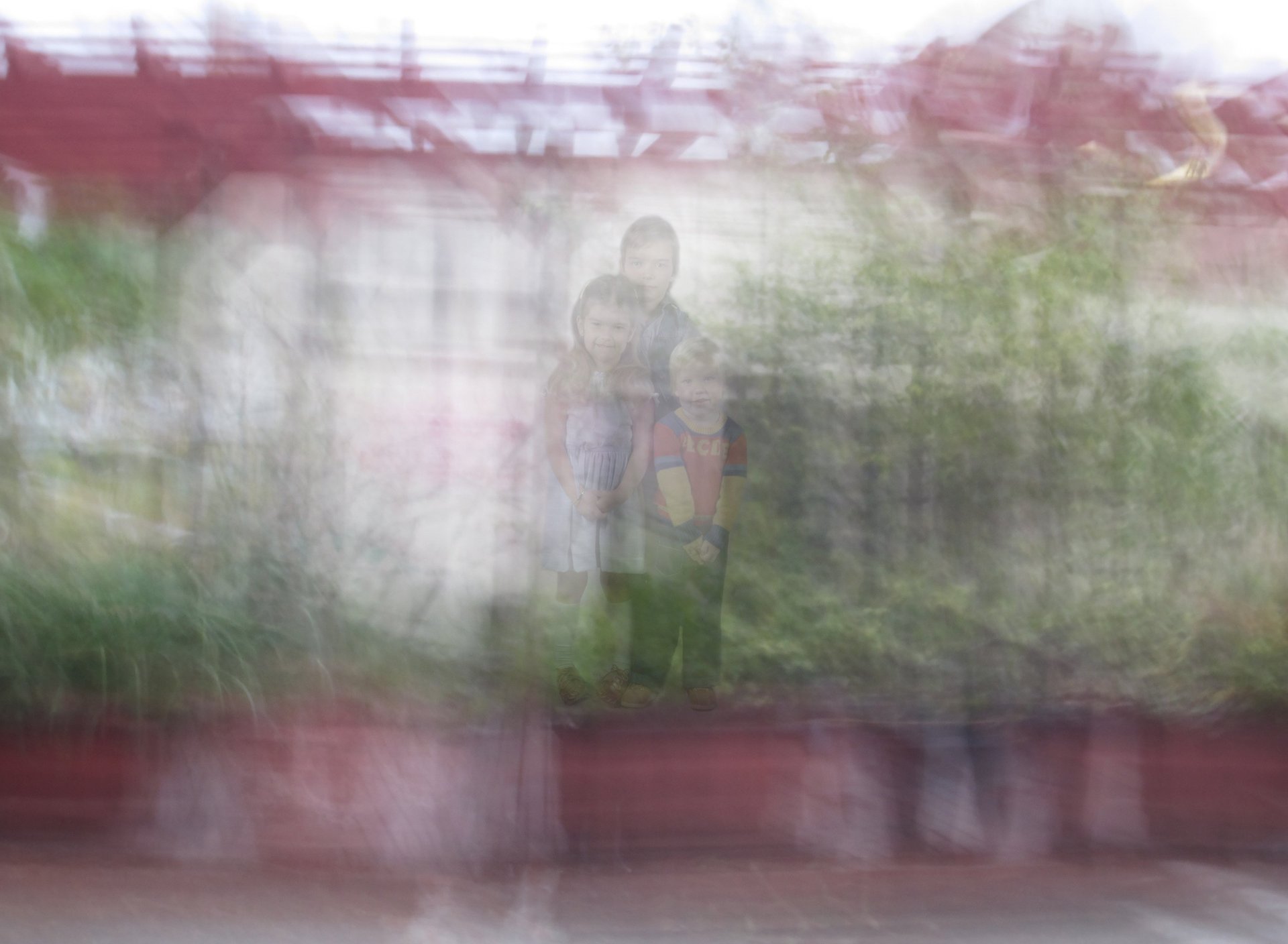 gray computer monitor