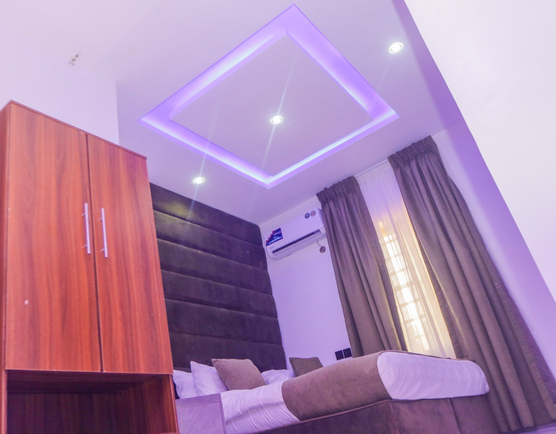 black and white bed linen