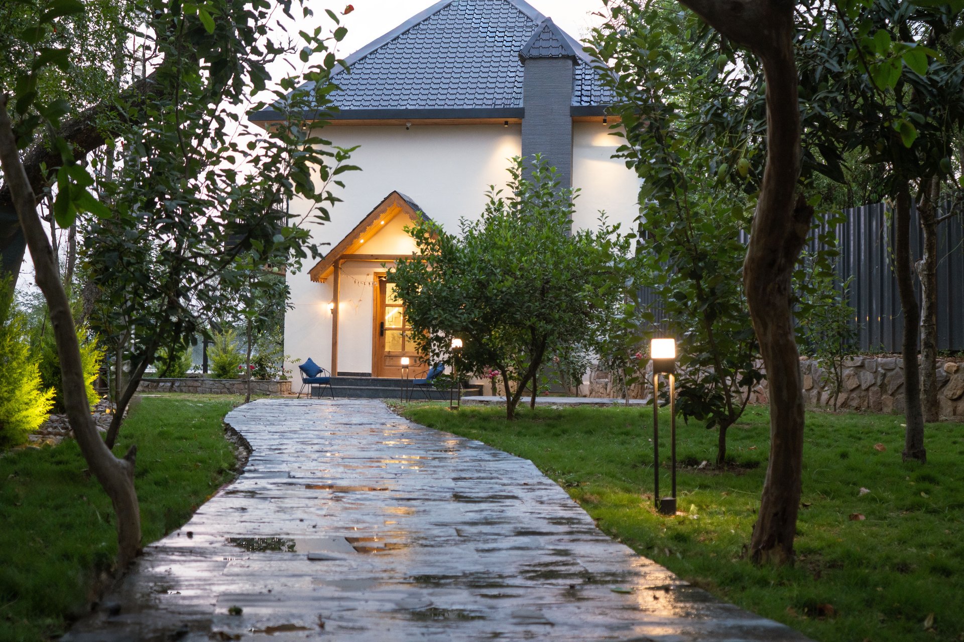 black and white bed linen