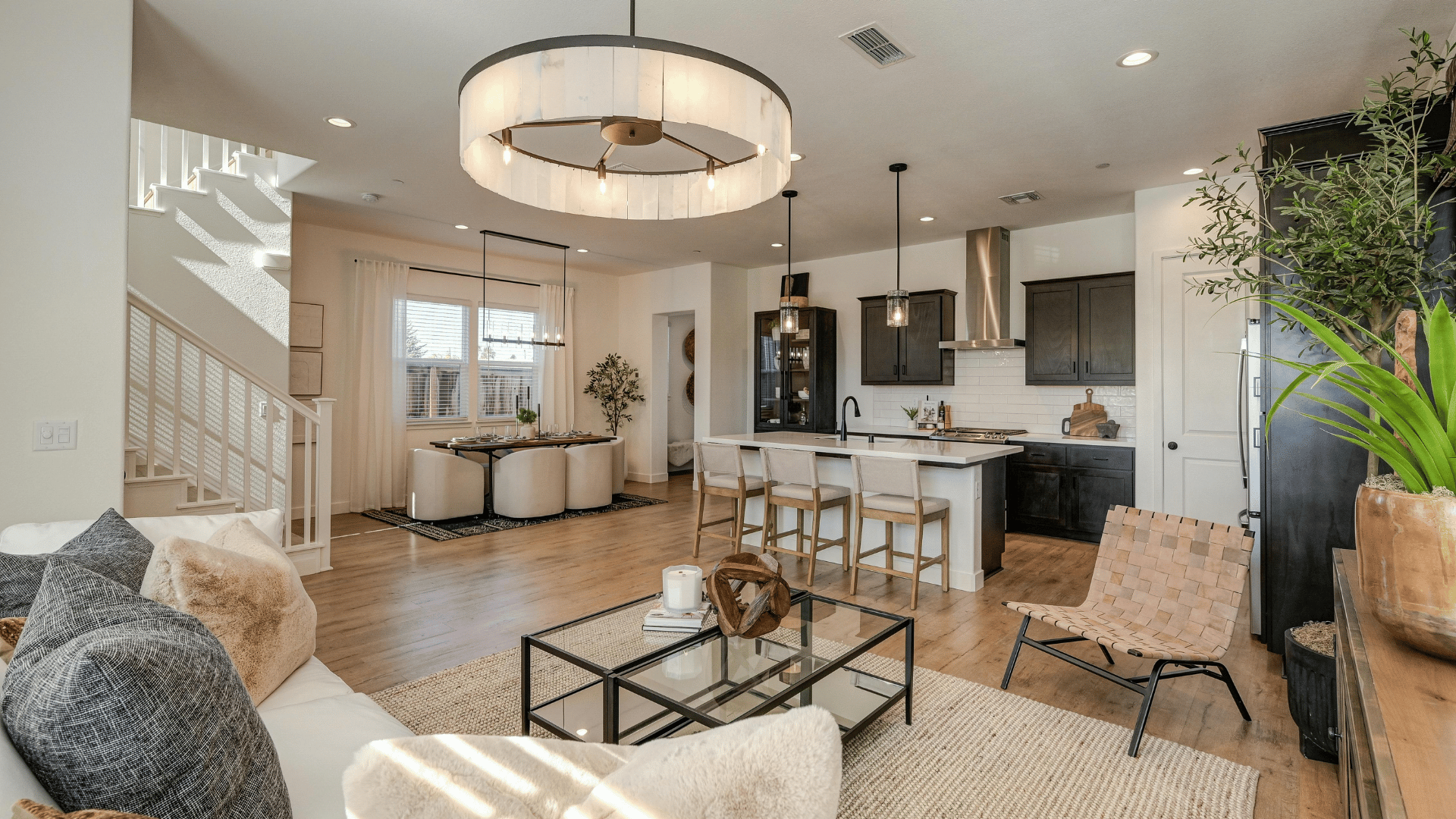 gray computer monitor