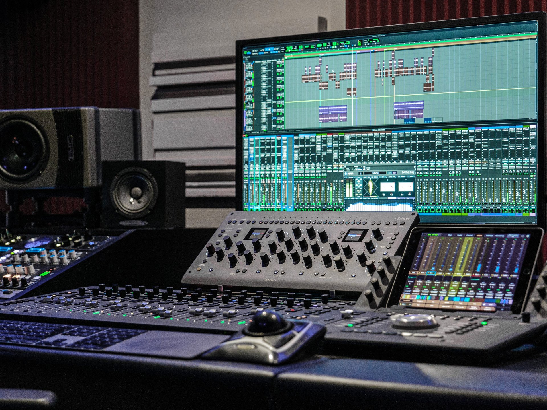 black and white bed linen