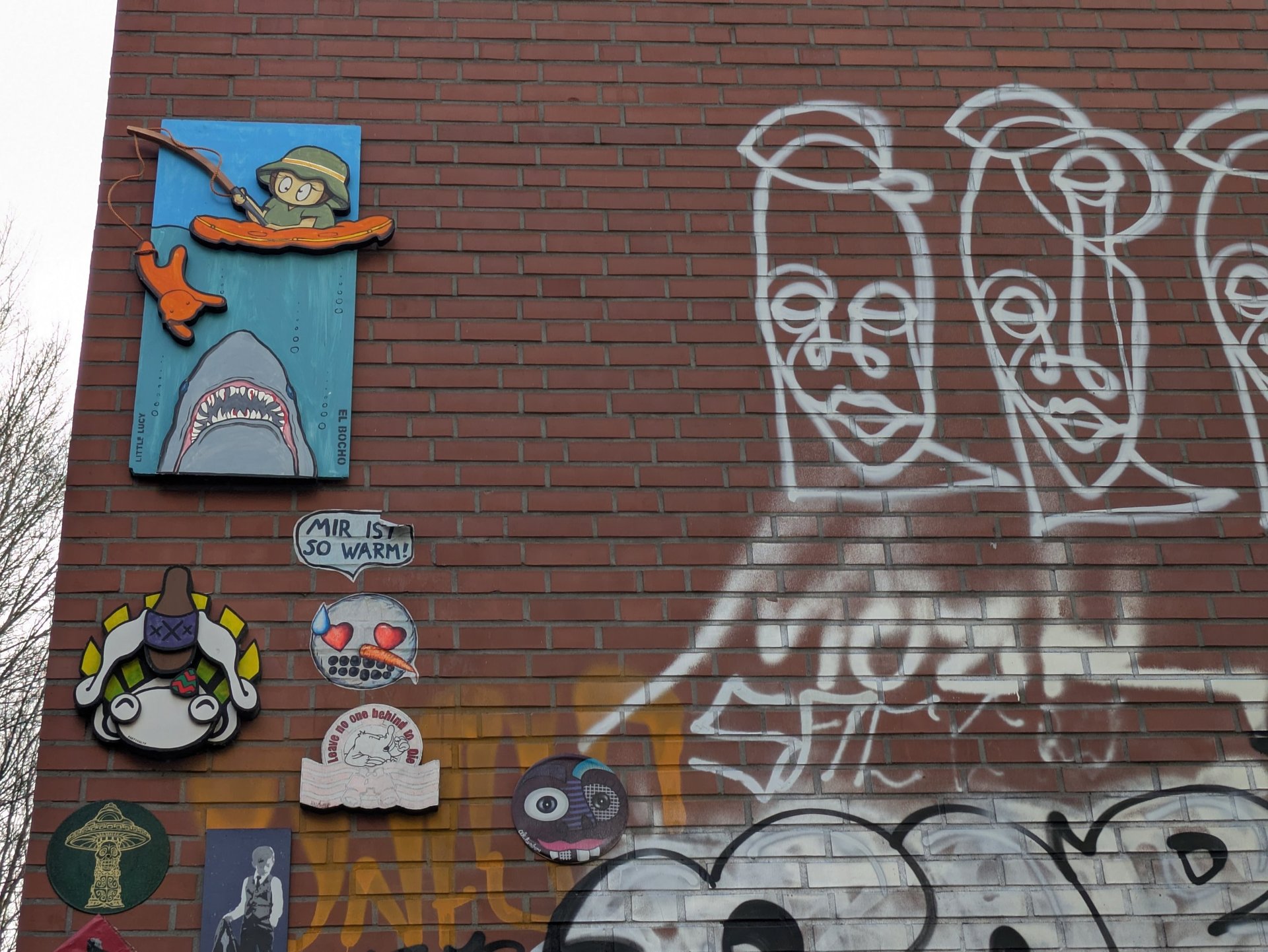 Street art St Pauli Hamburg mural and paste-ups on brick wall / Street Art St Pauli Hamburg Wand mit Murals und Paste-ups