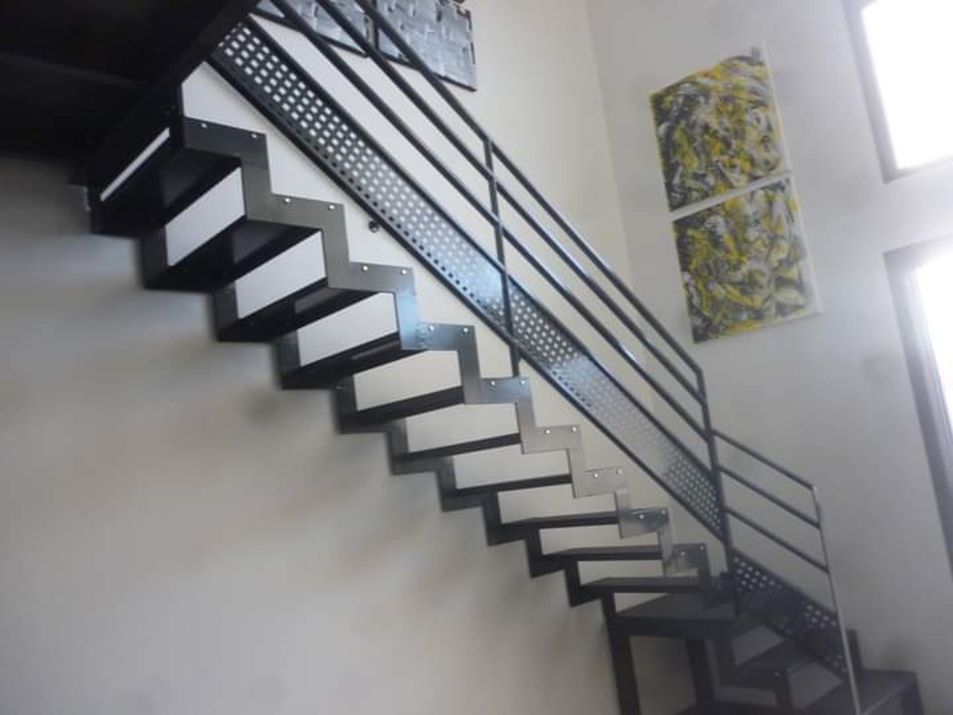 gray computer monitor