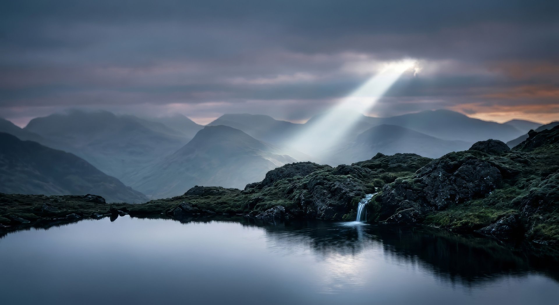 black and white bed linen