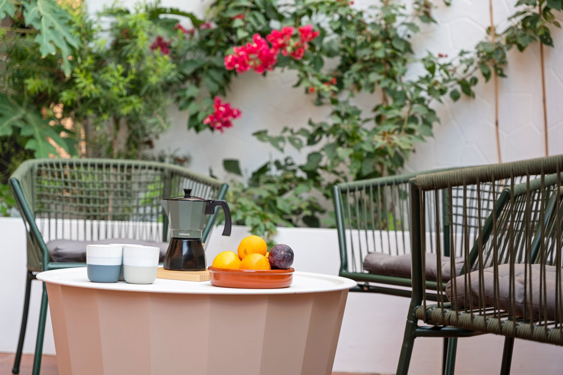 black and white bed linen