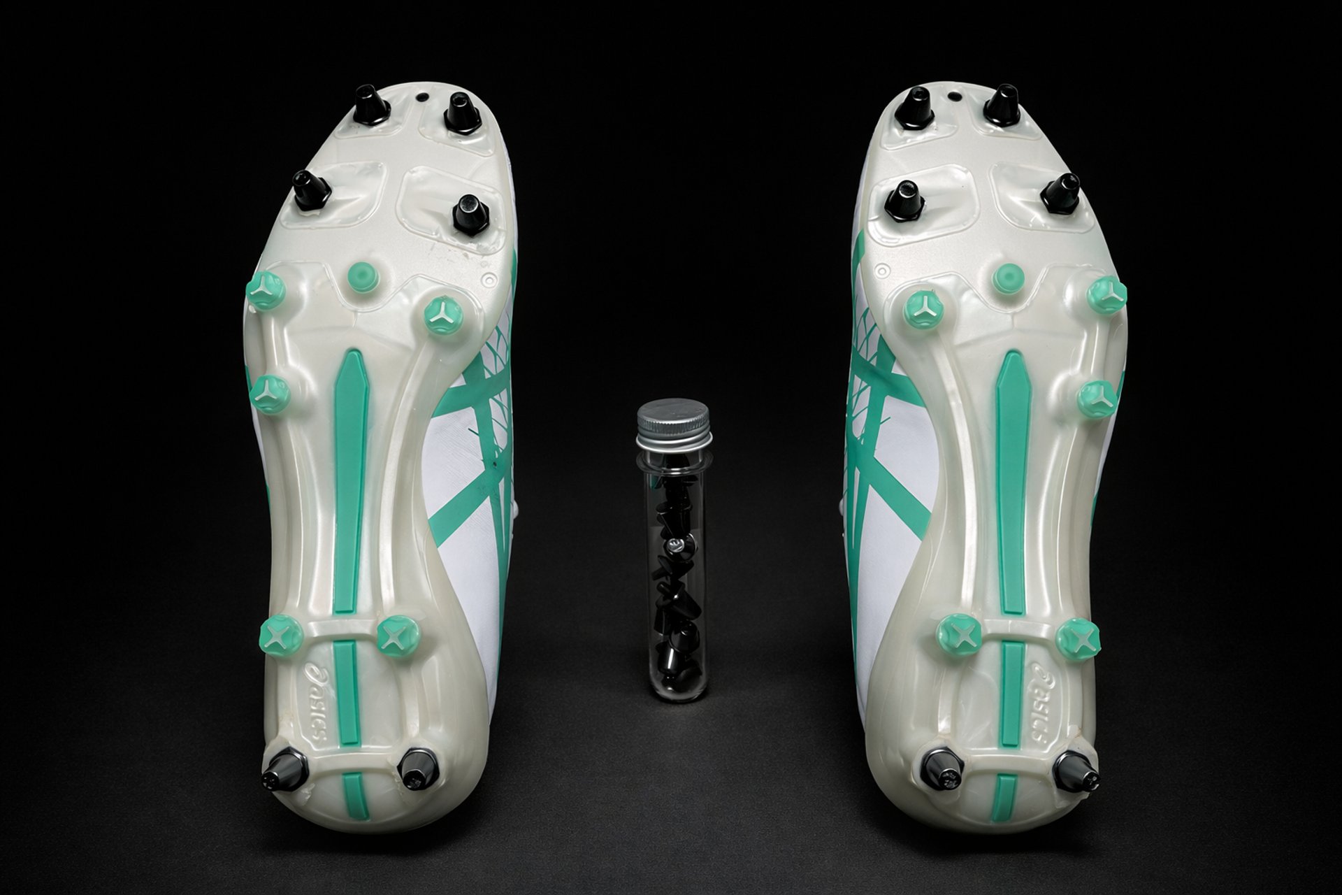 black and white bed linen