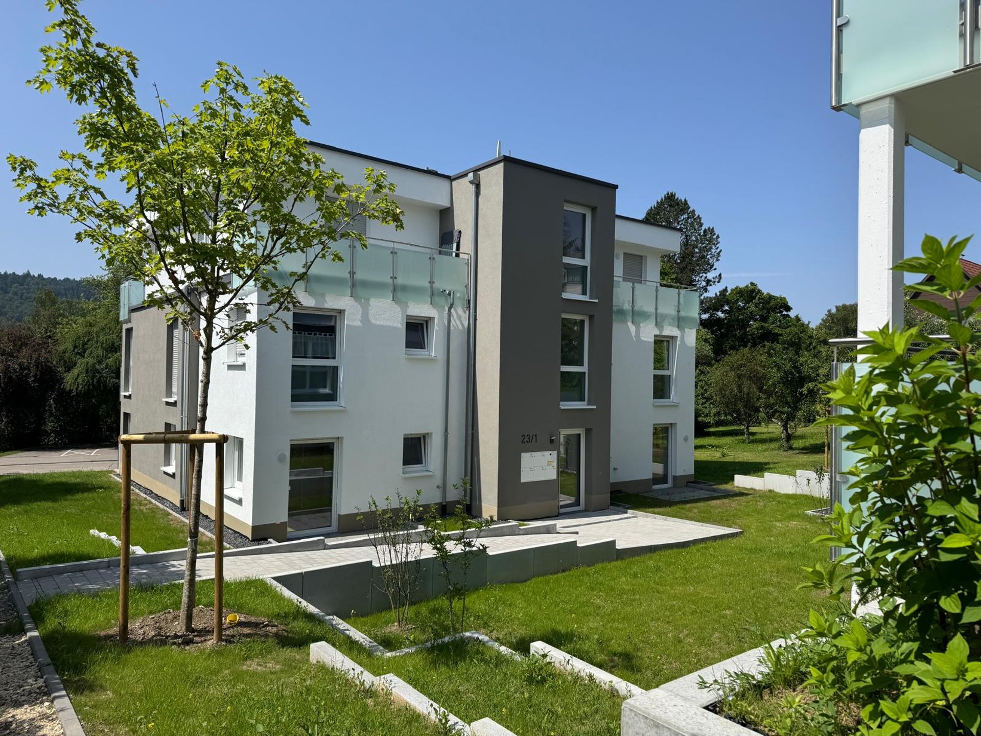 black and white bed linen