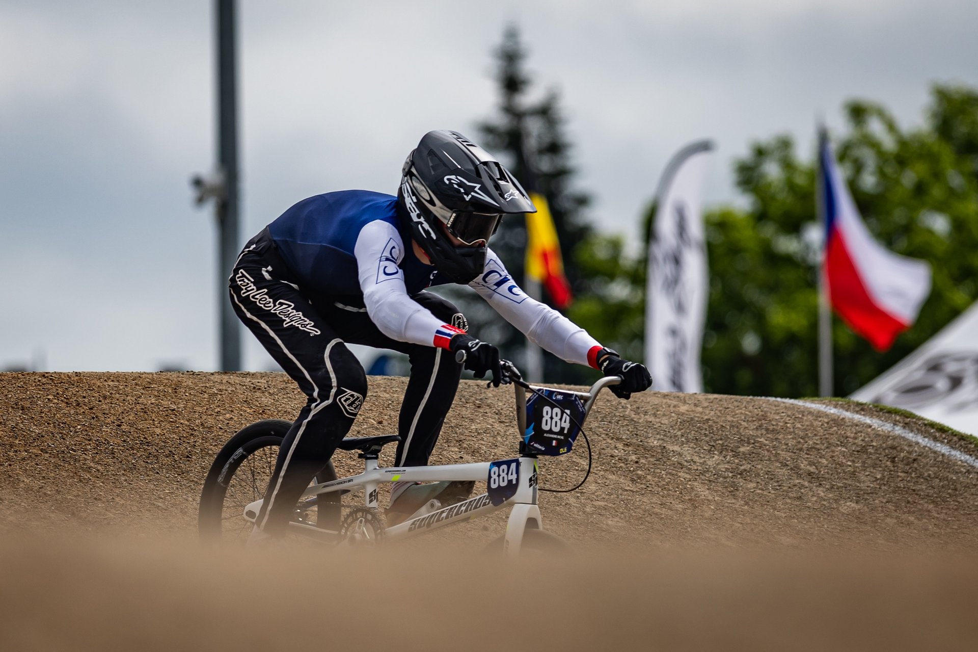 black and white bed linen