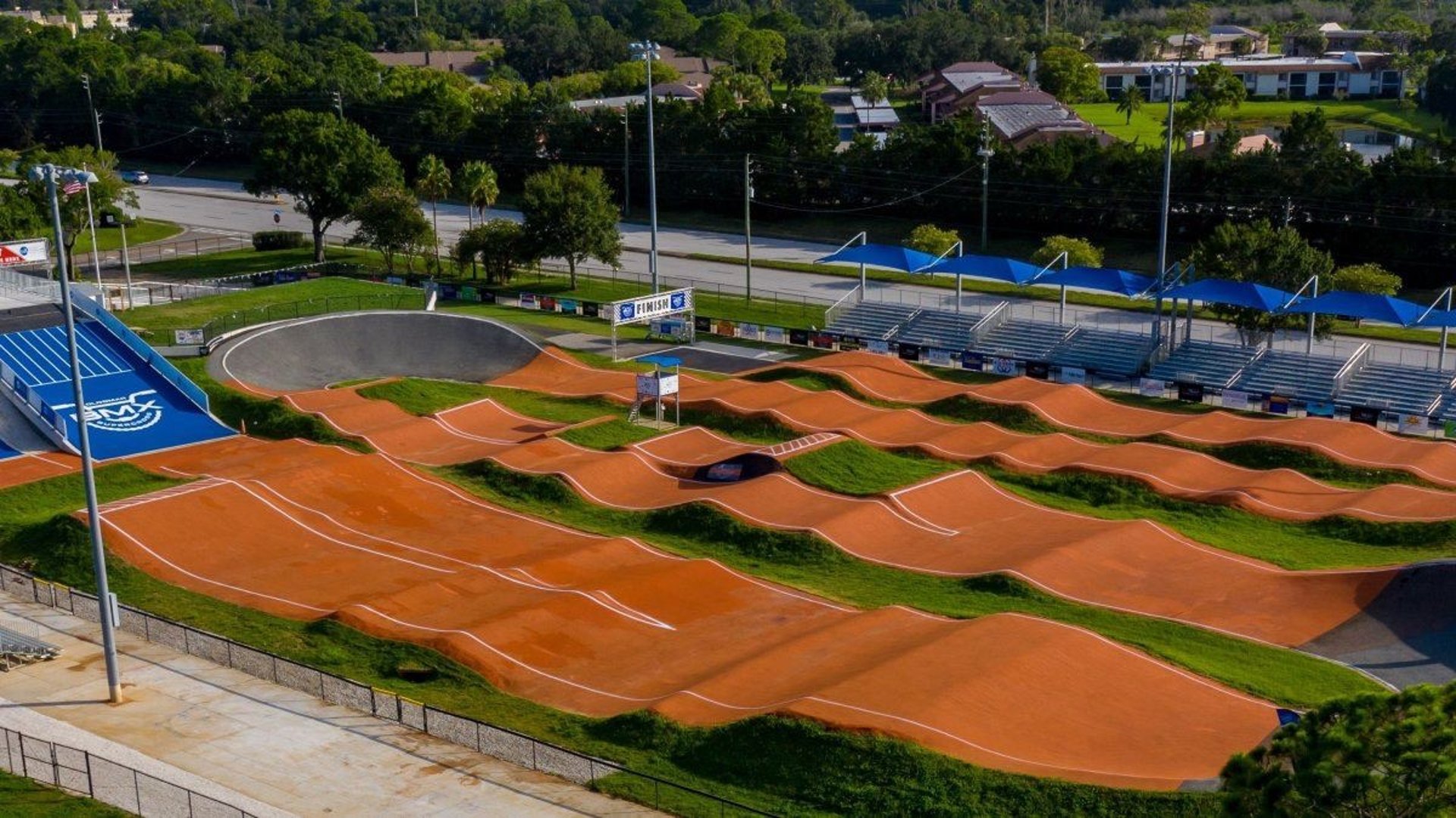 gray computer monitor