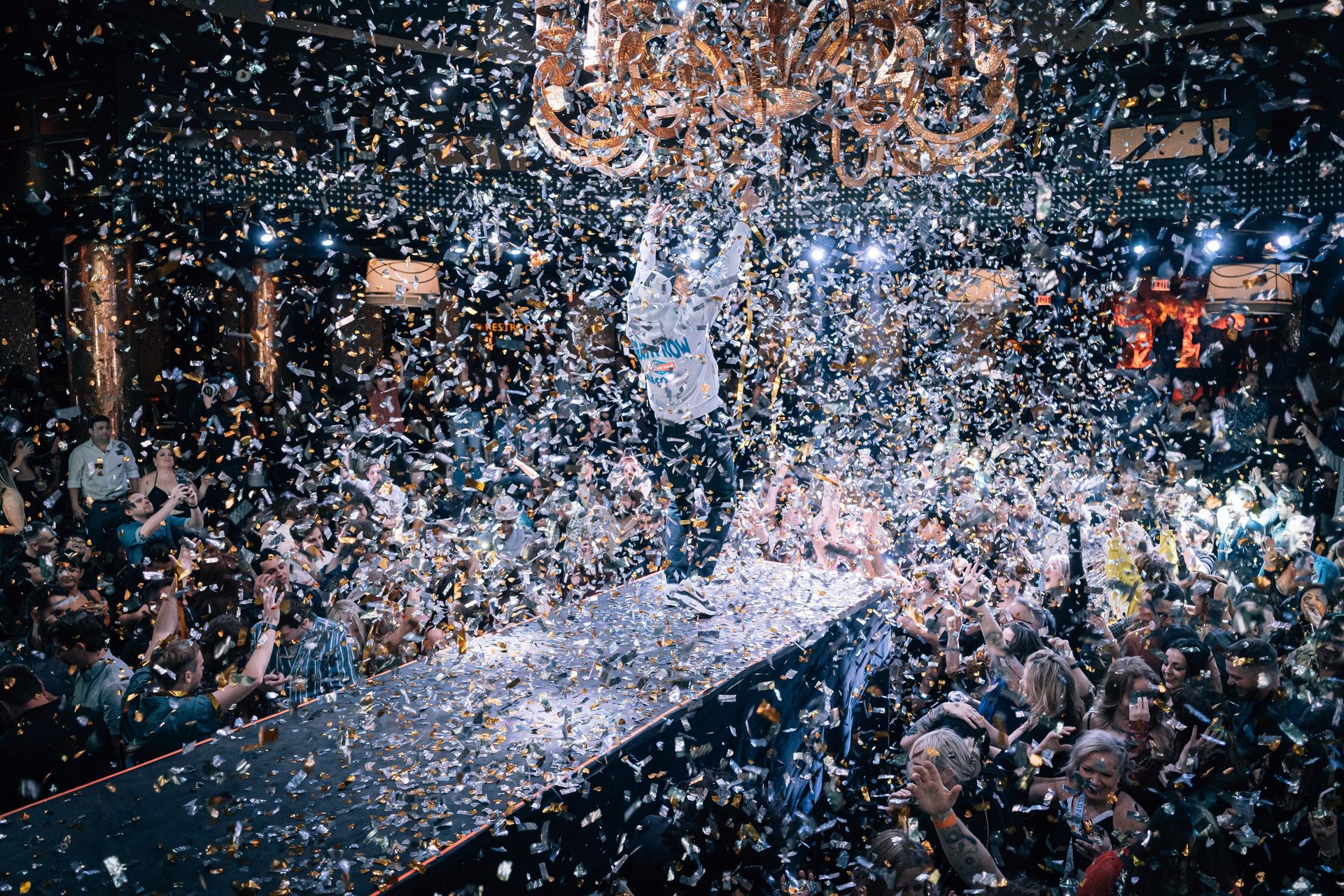 black and white bed linen