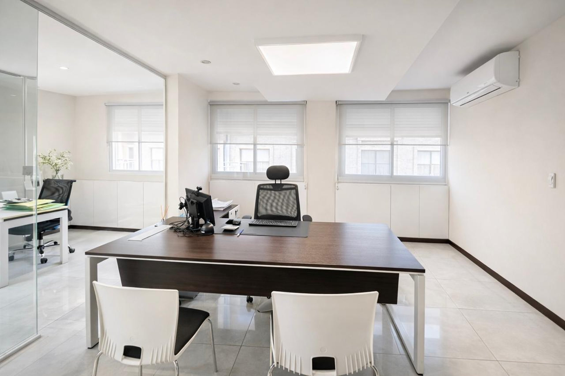 gray computer monitor