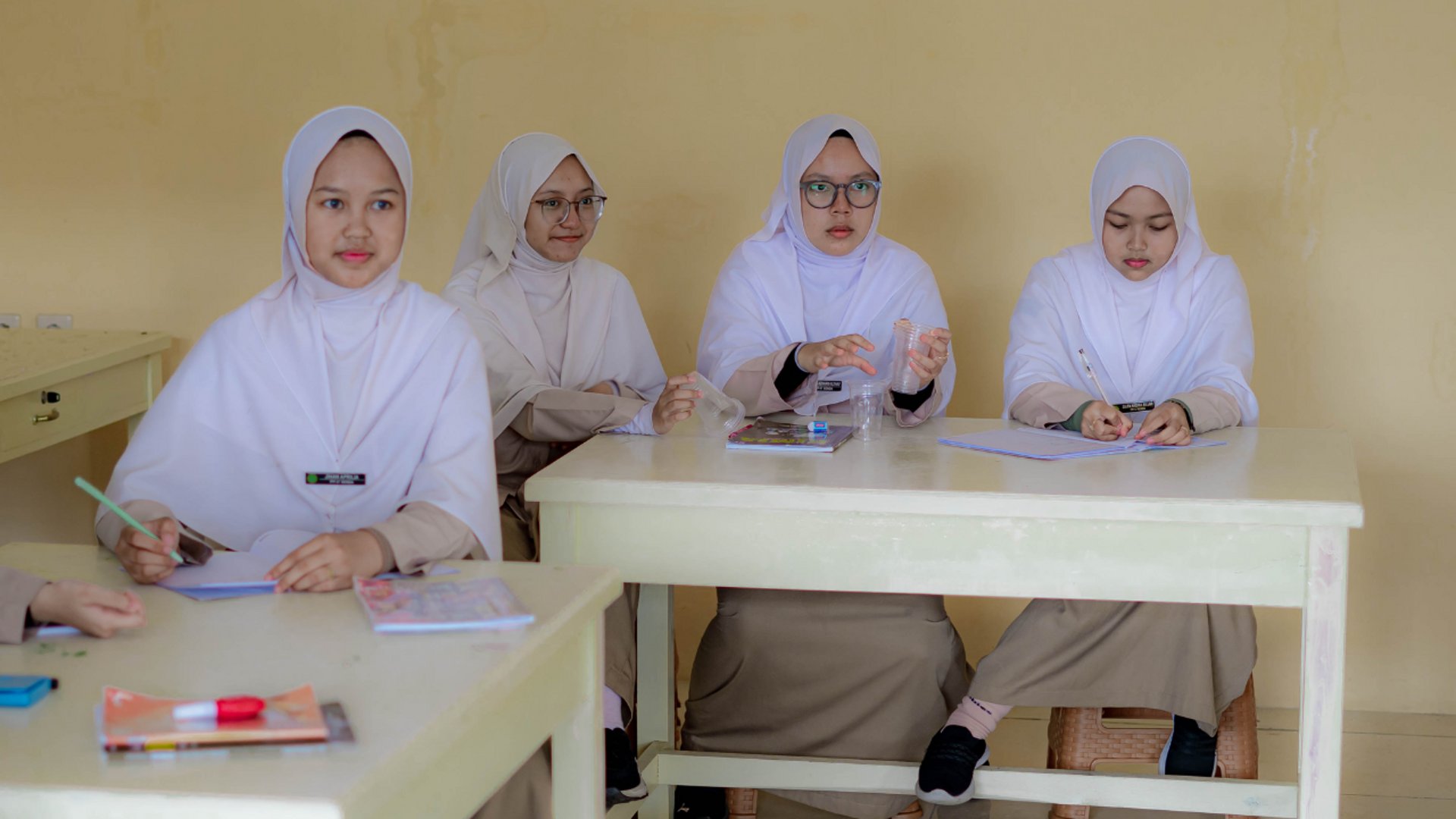 black and white bed linen