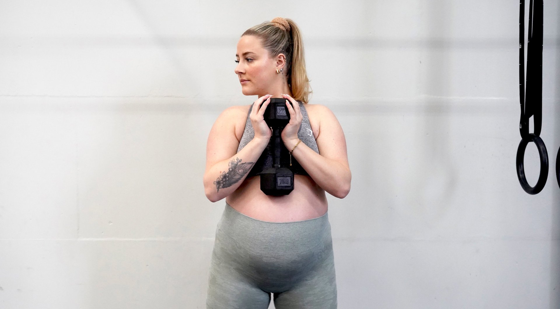 gray computer monitor