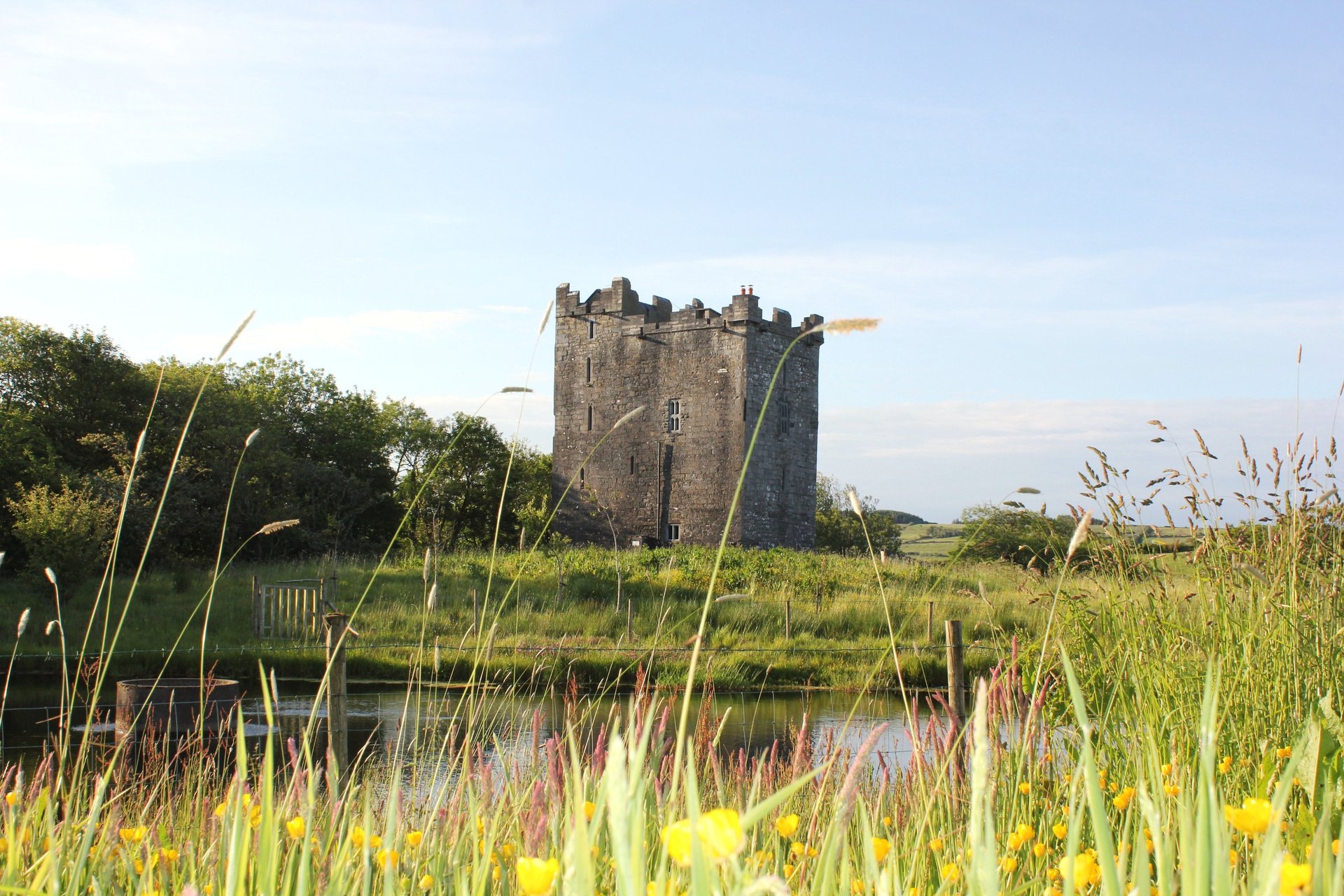 black and white bed linen
