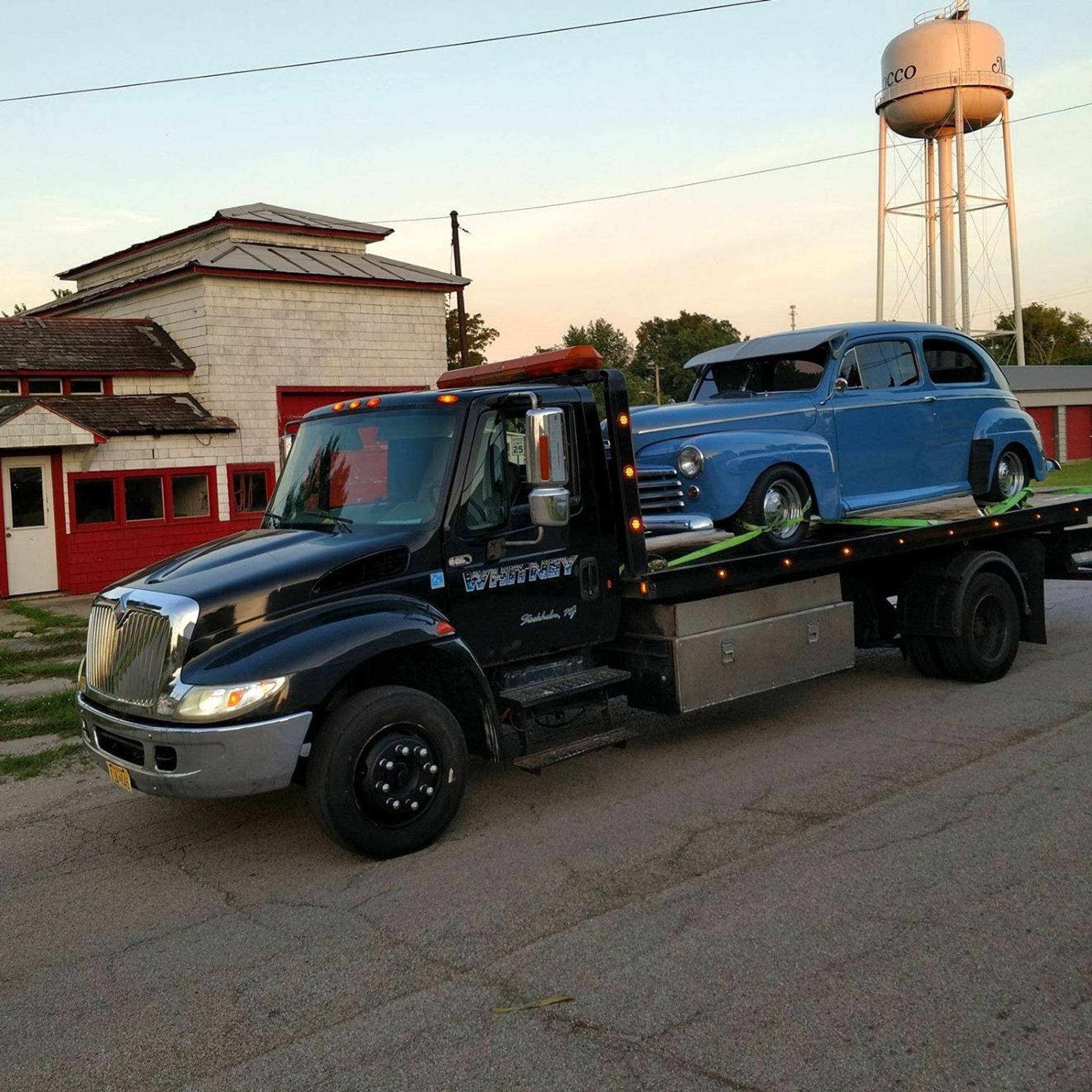 gray computer monitor