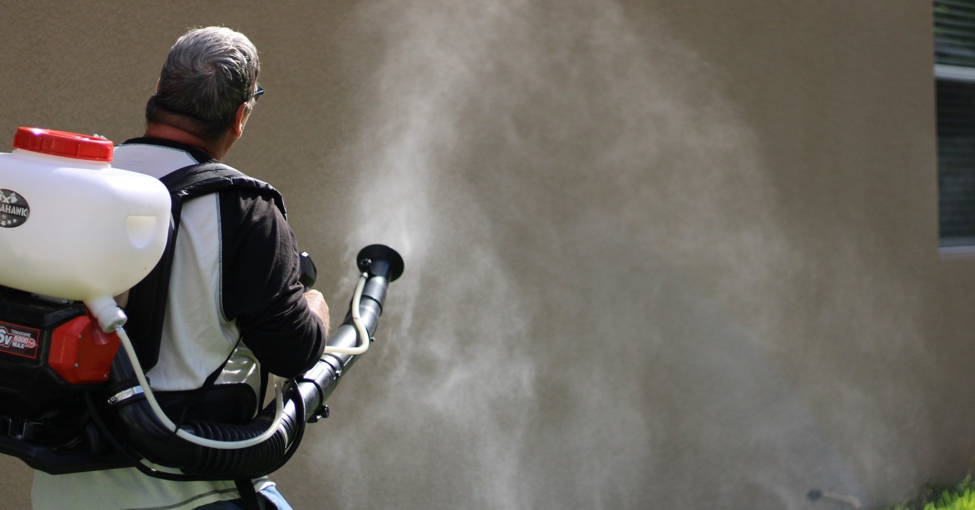 gray computer monitor