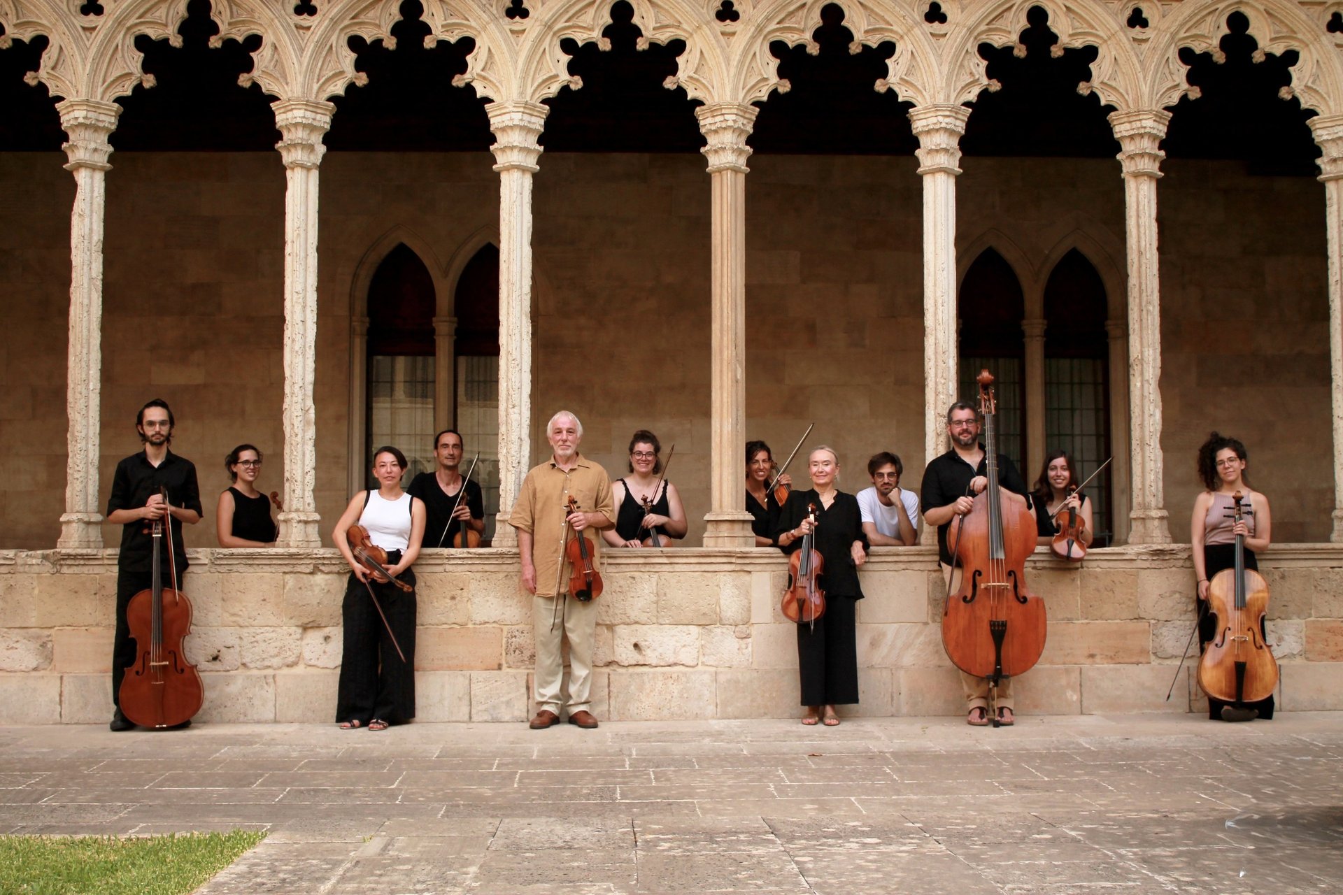 black and white bed linen