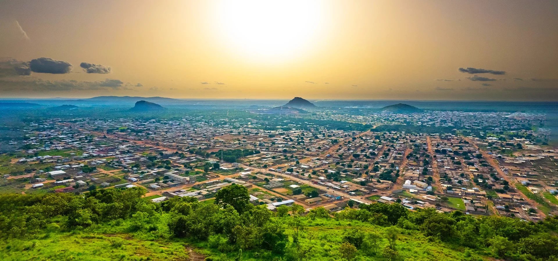 gray computer monitor