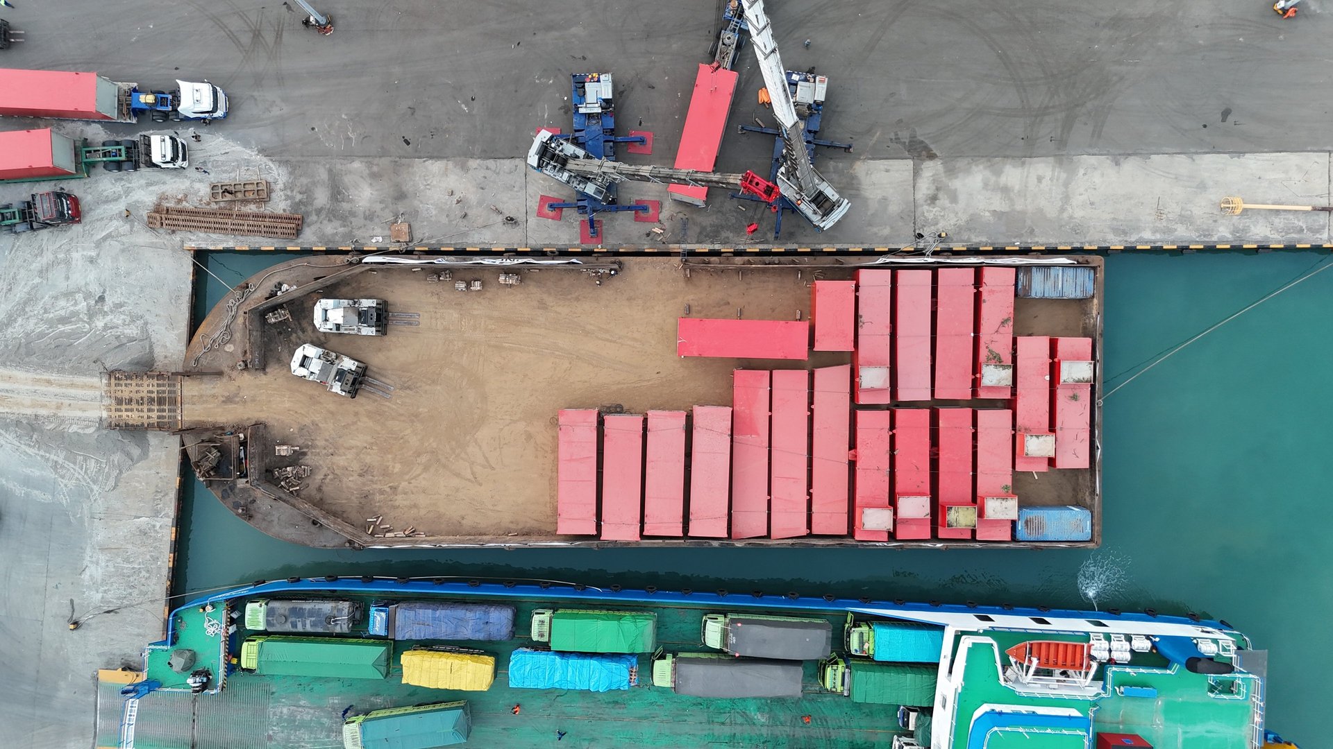 gray computer monitor