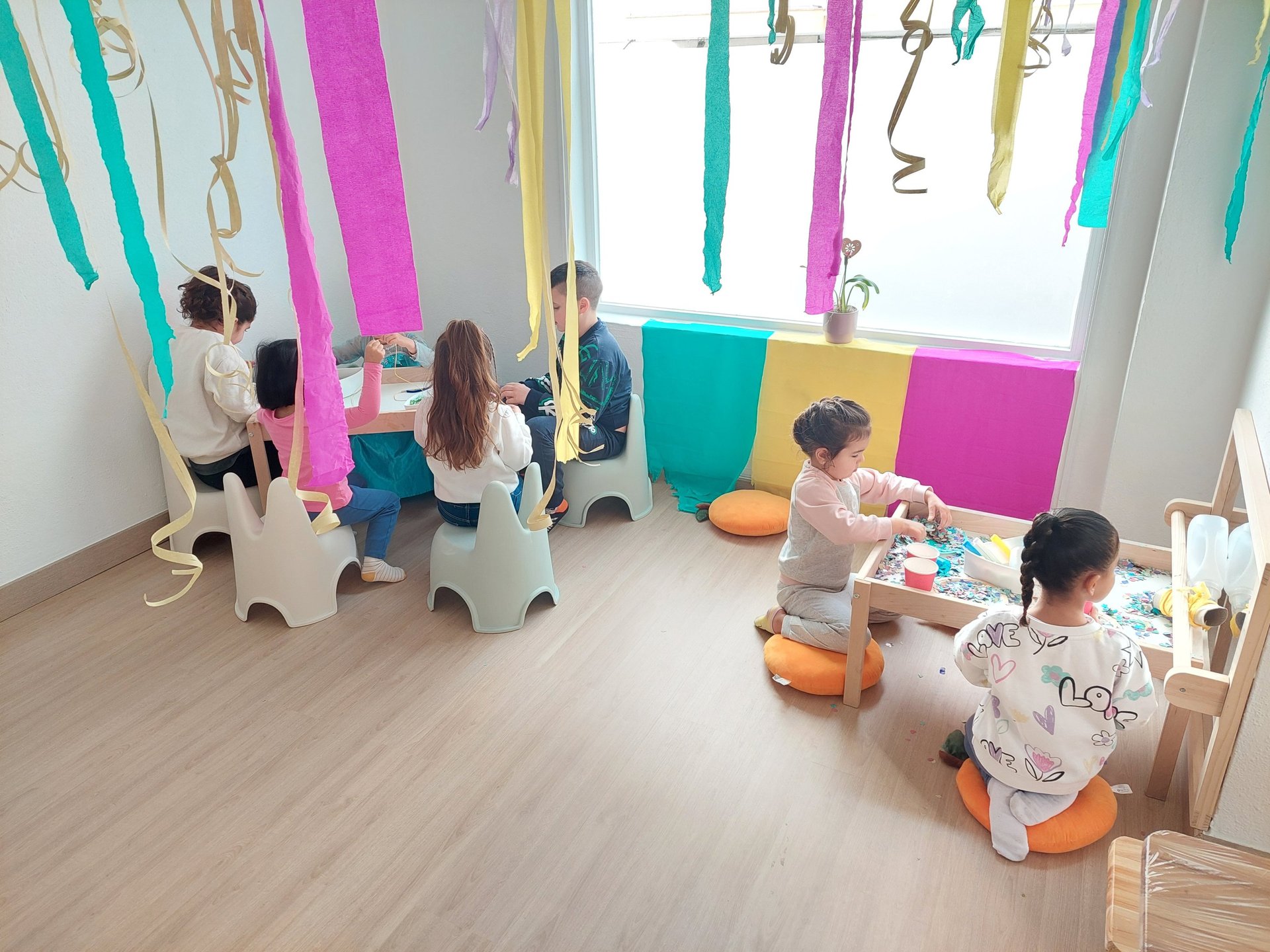 black and white bed linen