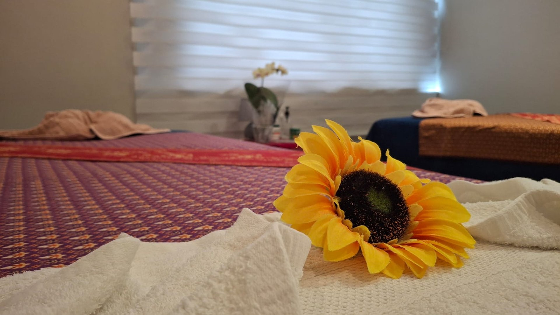 black and white bed linen