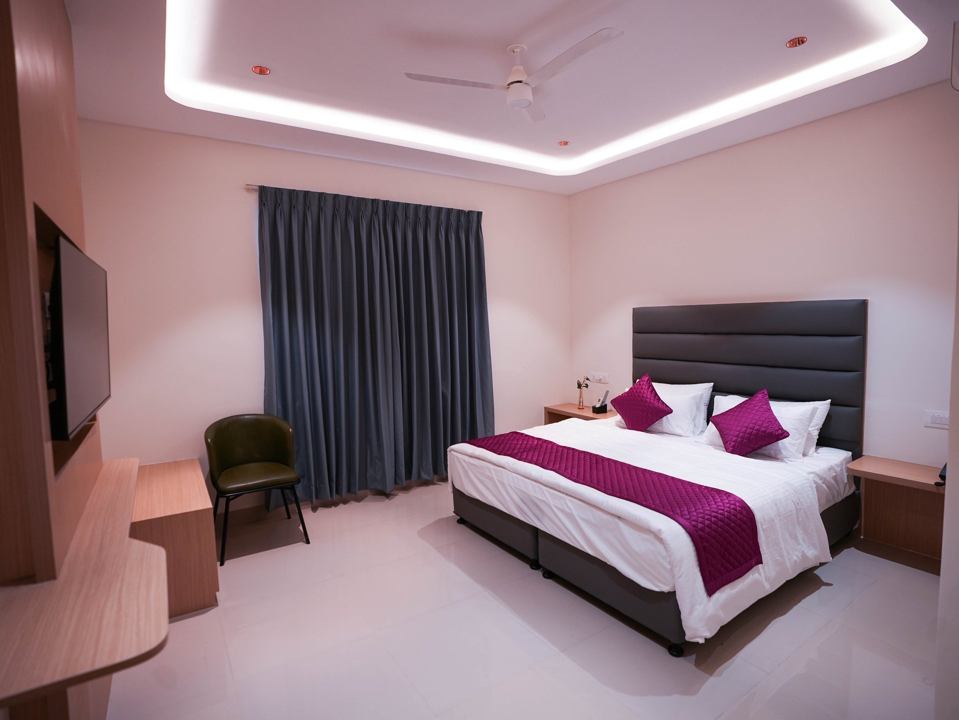 black and white bed linen