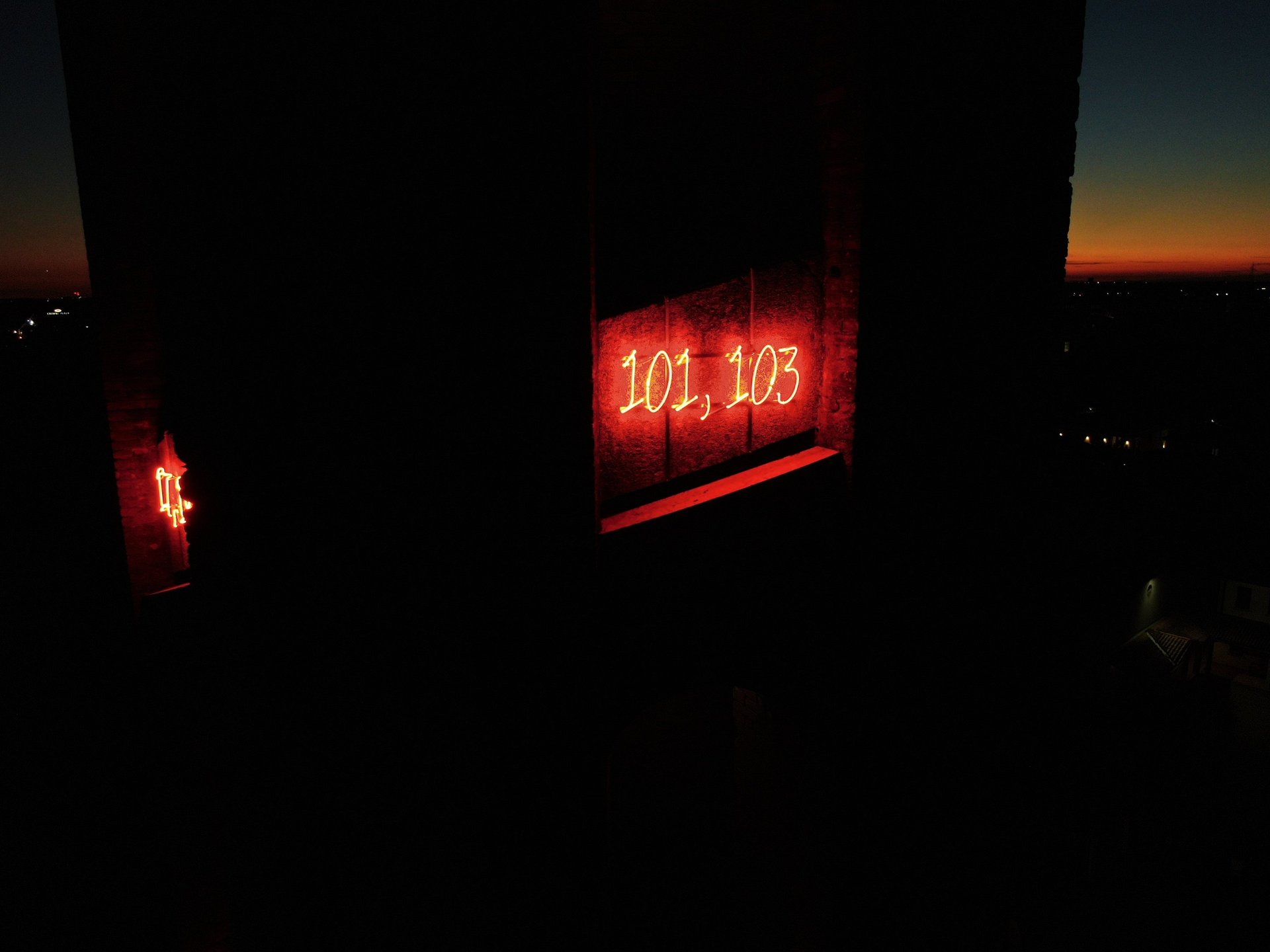 black and white bed linen