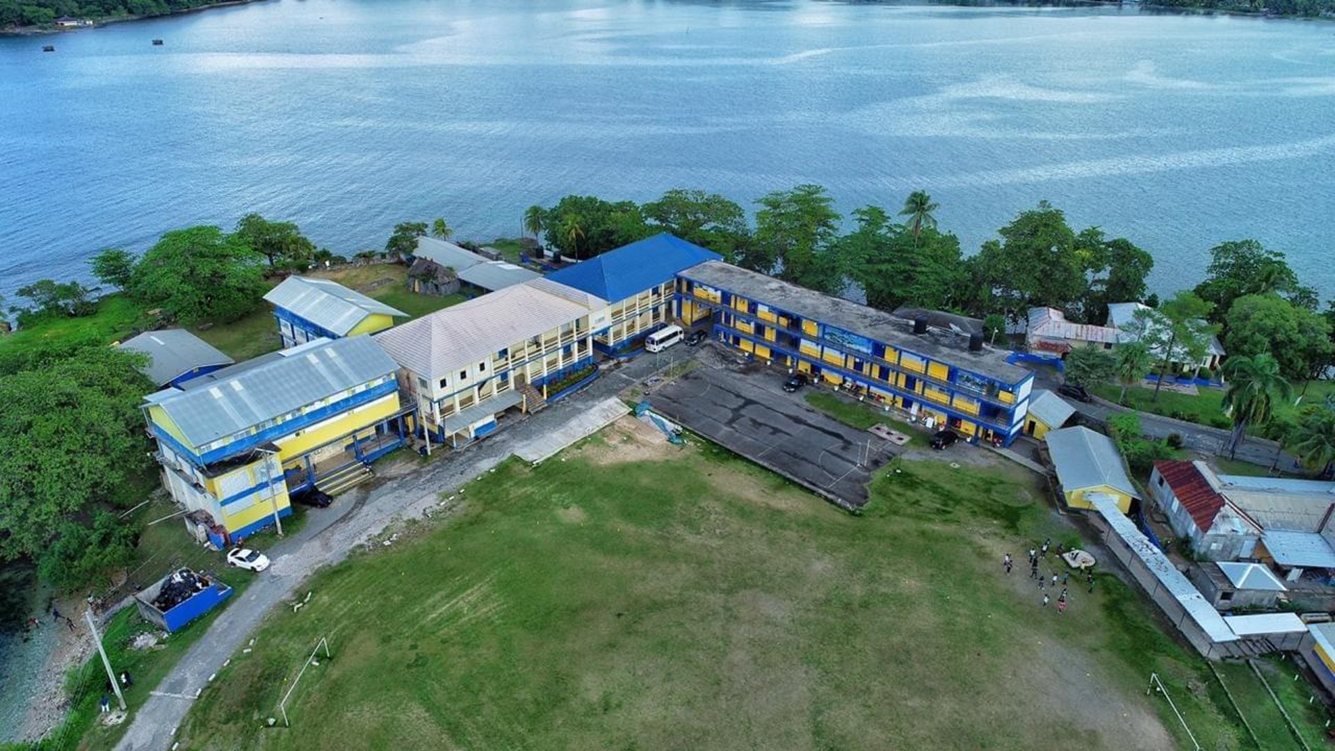 gray computer monitor