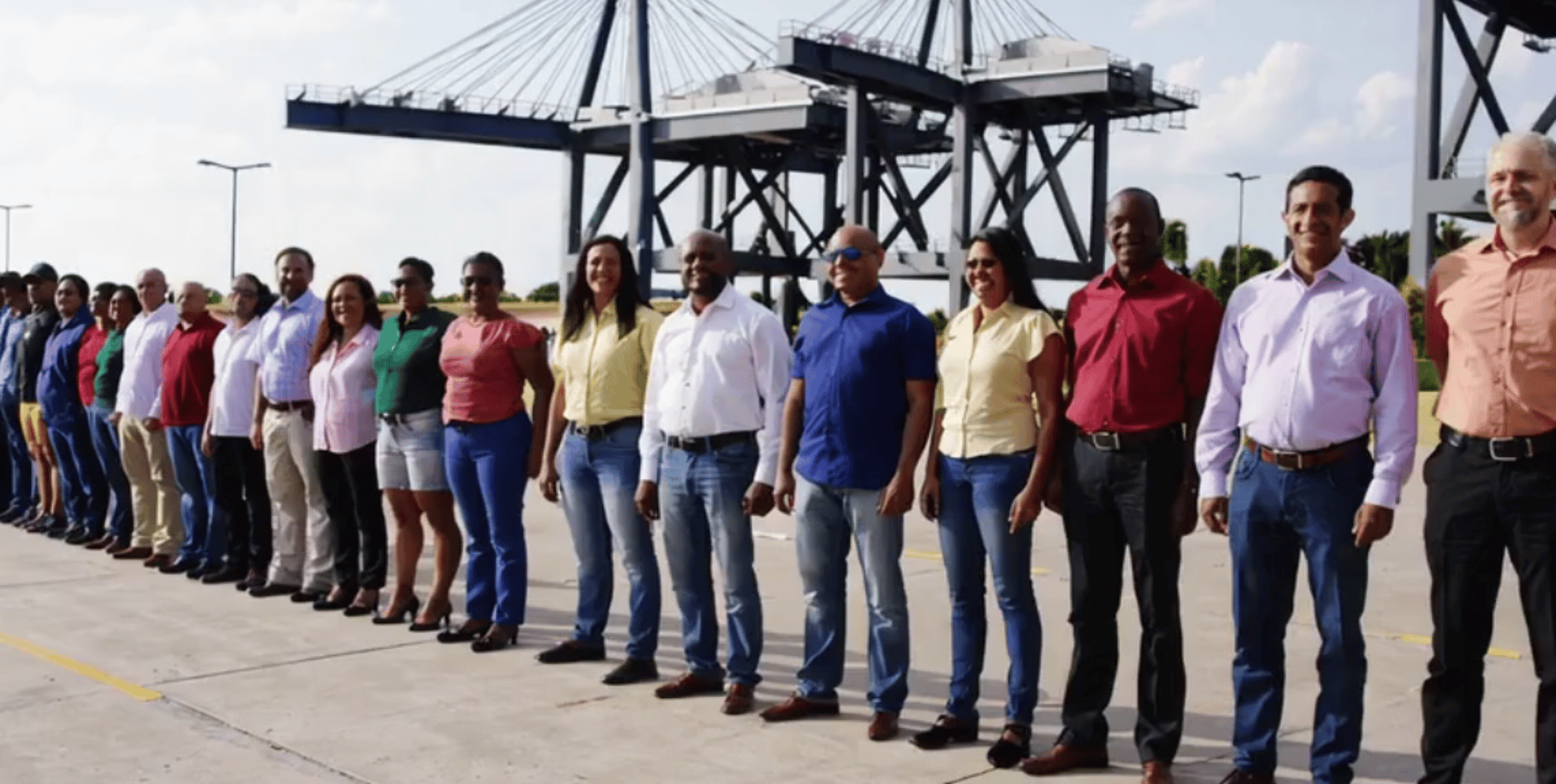 gray computer monitor