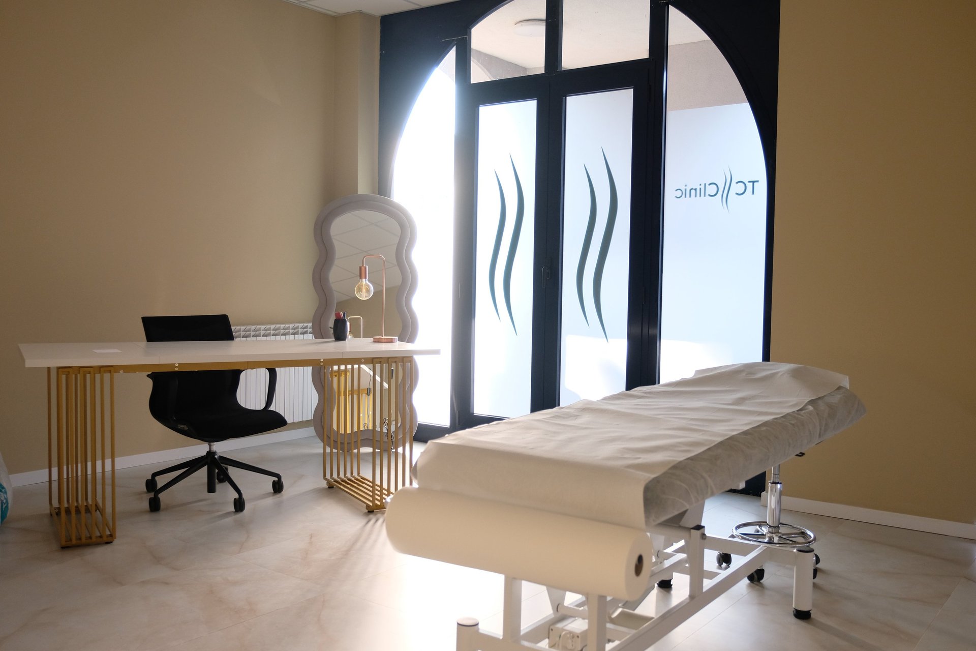 black and white bed linen