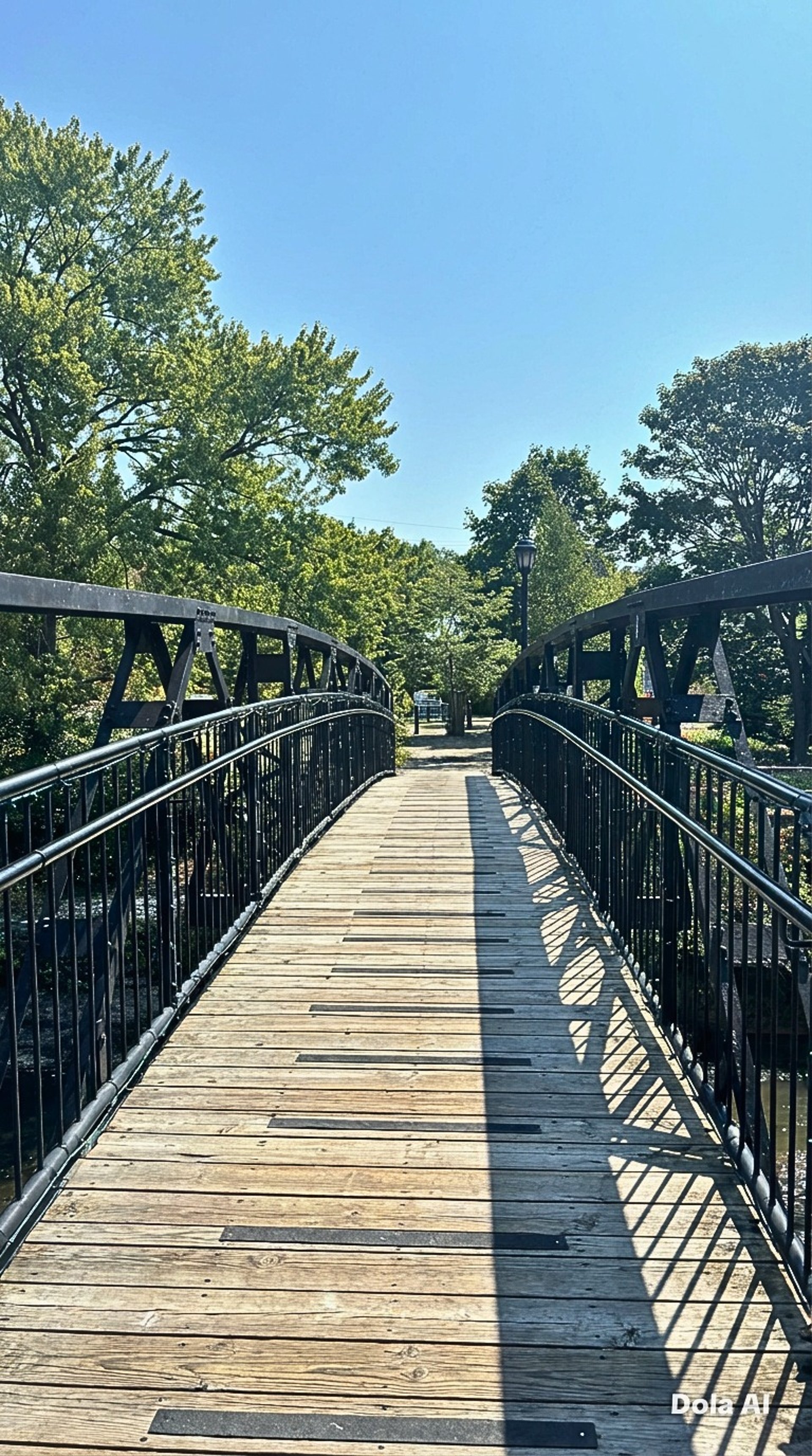 gray computer monitor